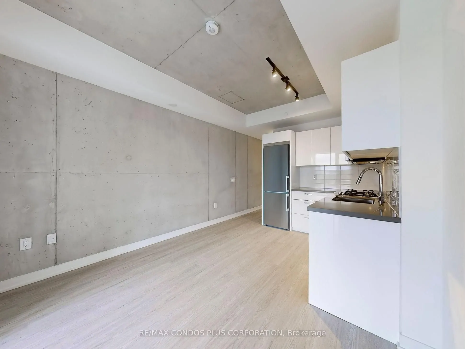 195 McCaul Street, #420