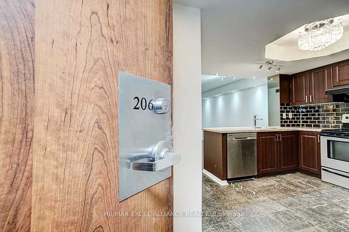 705 King Street W, #206