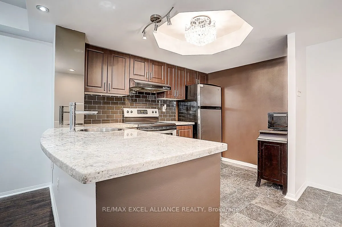 705 King Street W, #206