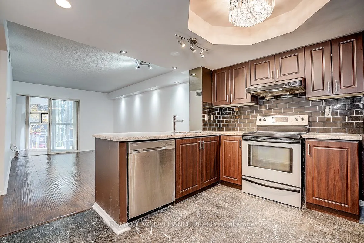 705 King Street W, #206