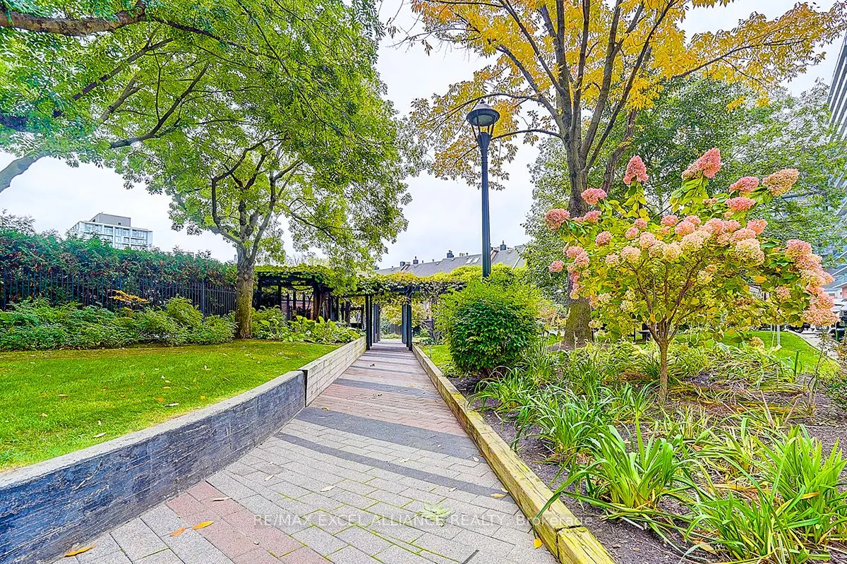 705 King Street W, #206