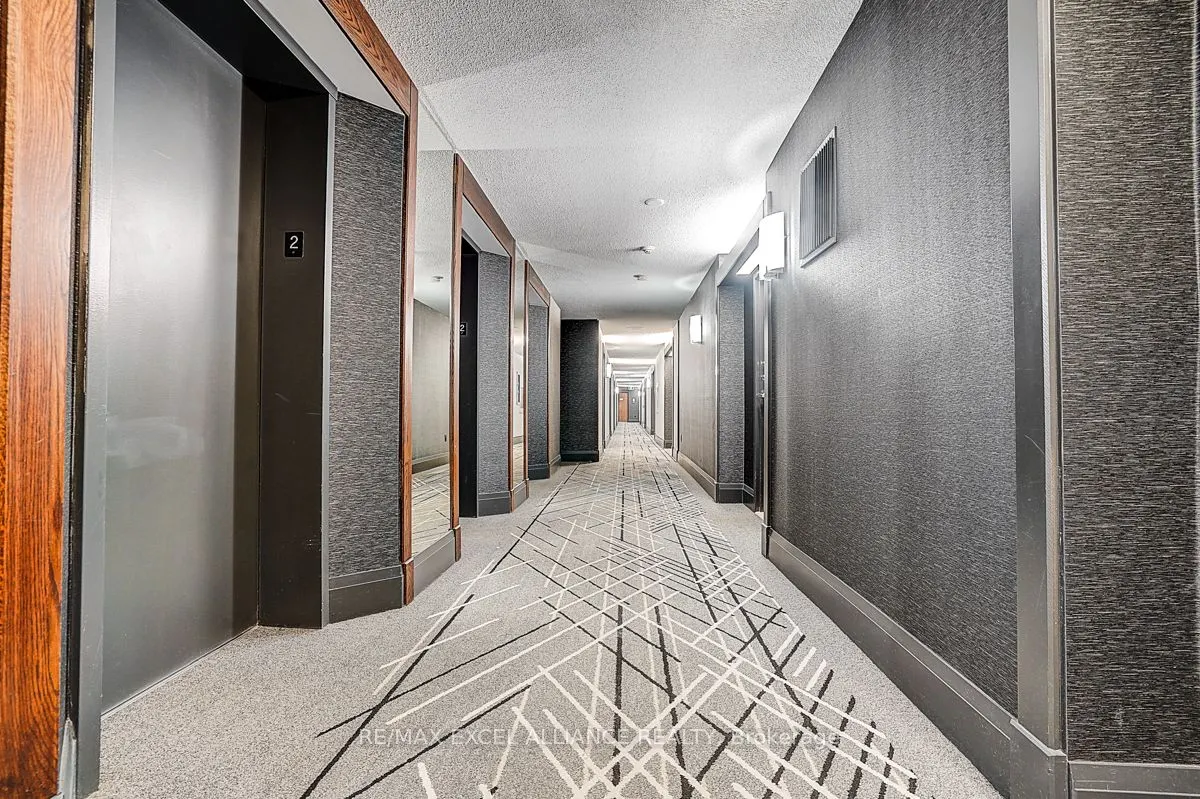 705 King Street W, #206