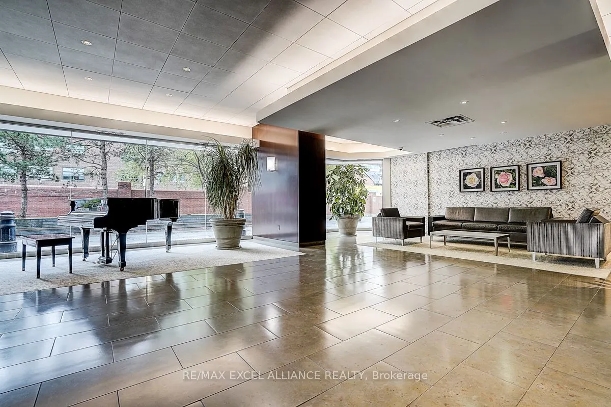 705 King Street W, #206