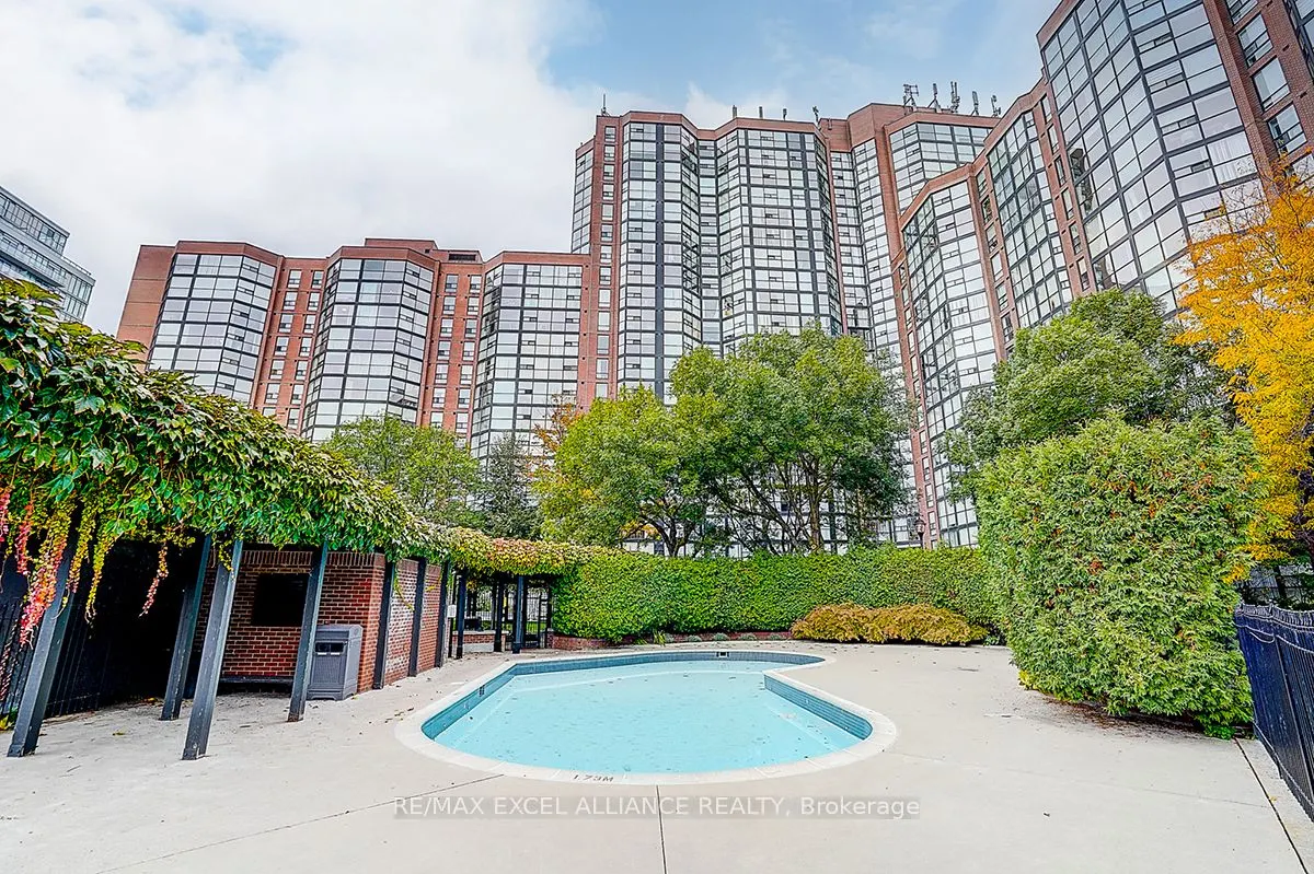 705 King Street W, #206