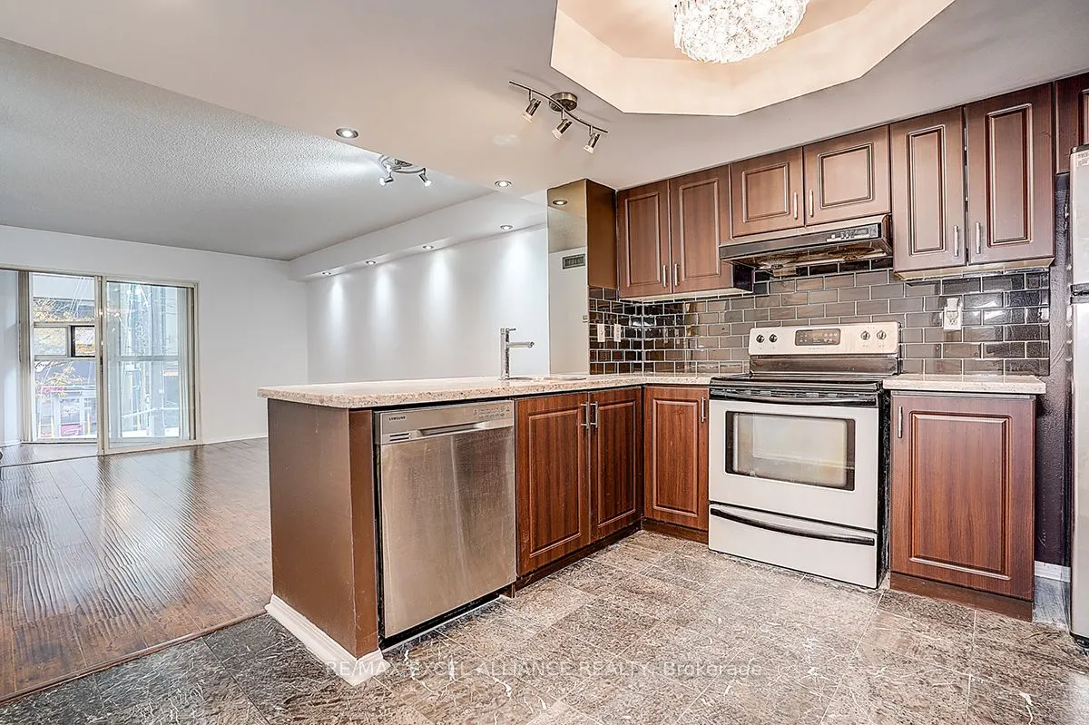 705 King Street W, #206