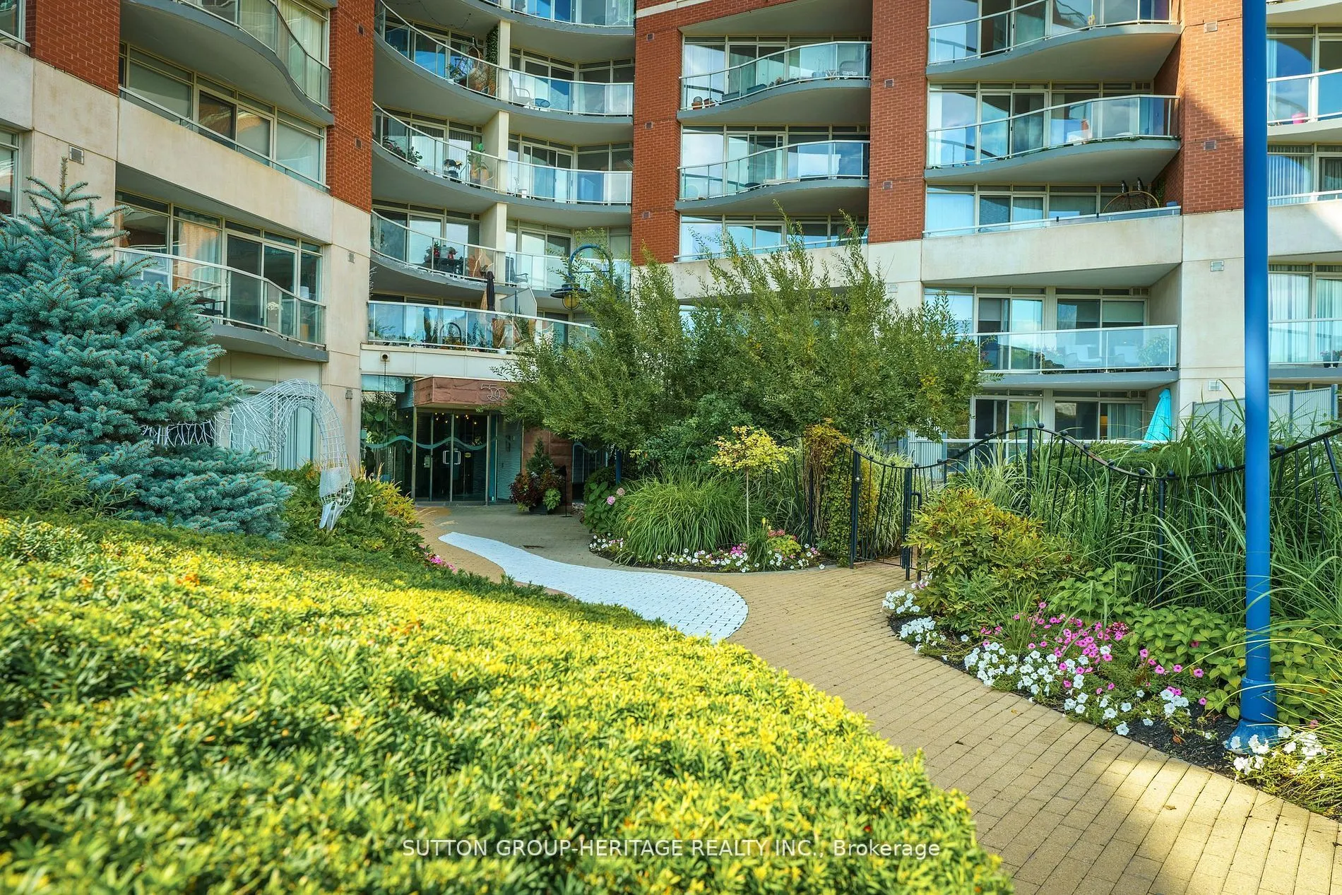 550 Queens Quay W, #126