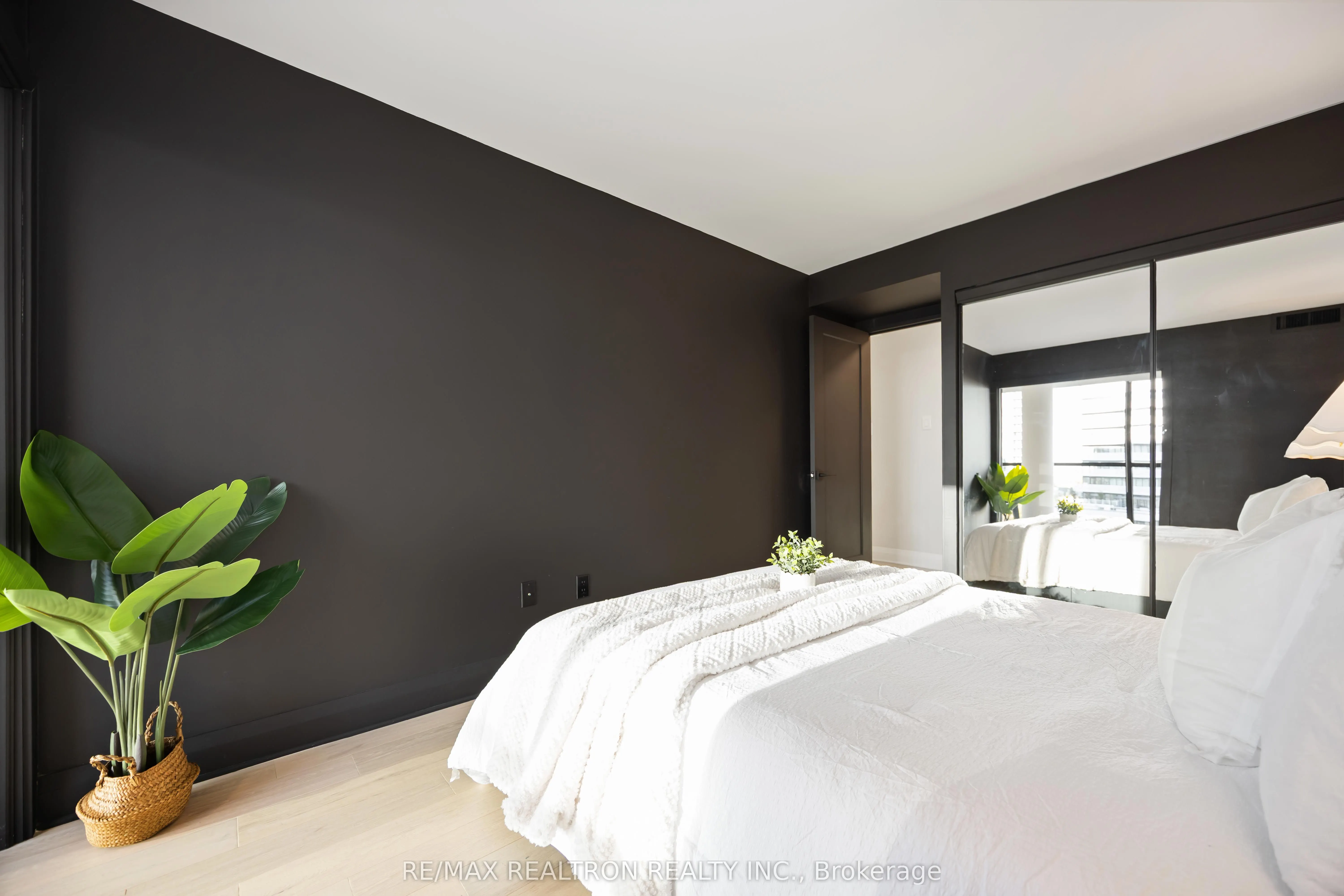 5460 Yonge Street, #605