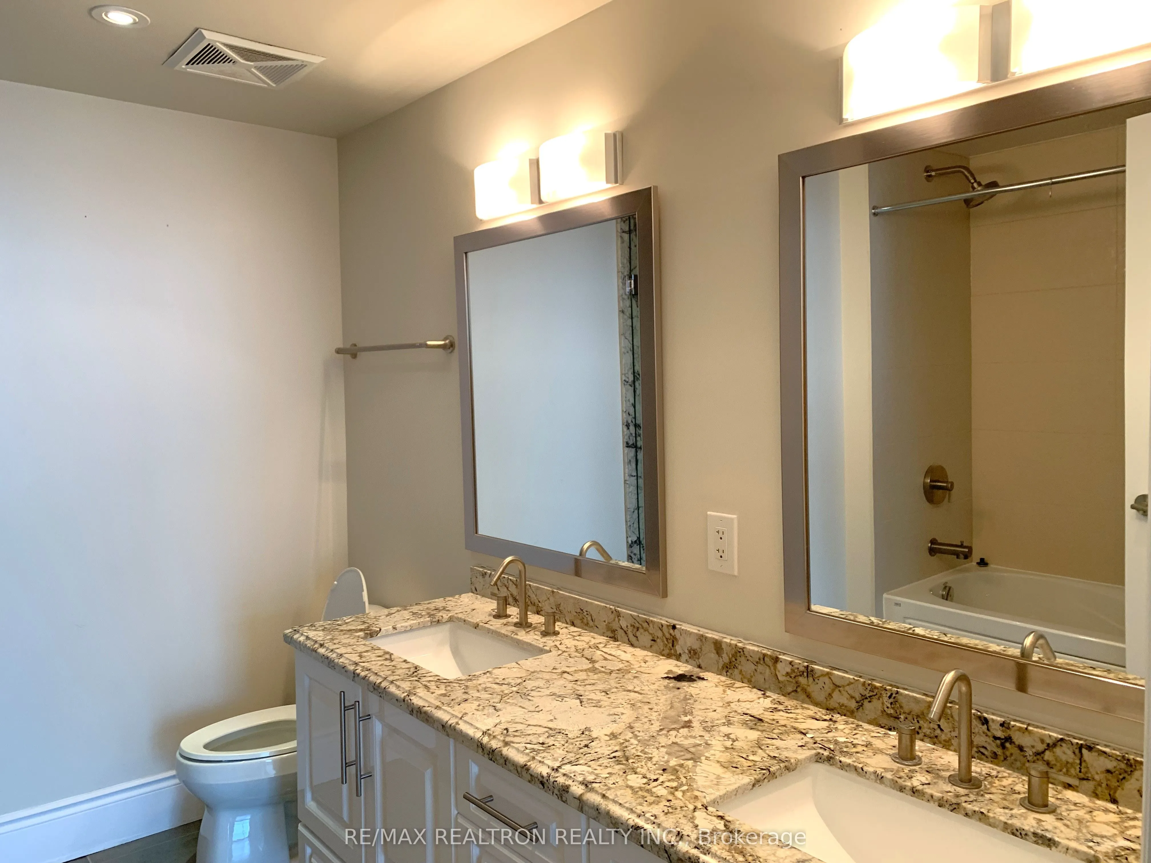 33 Bay Street, #5006