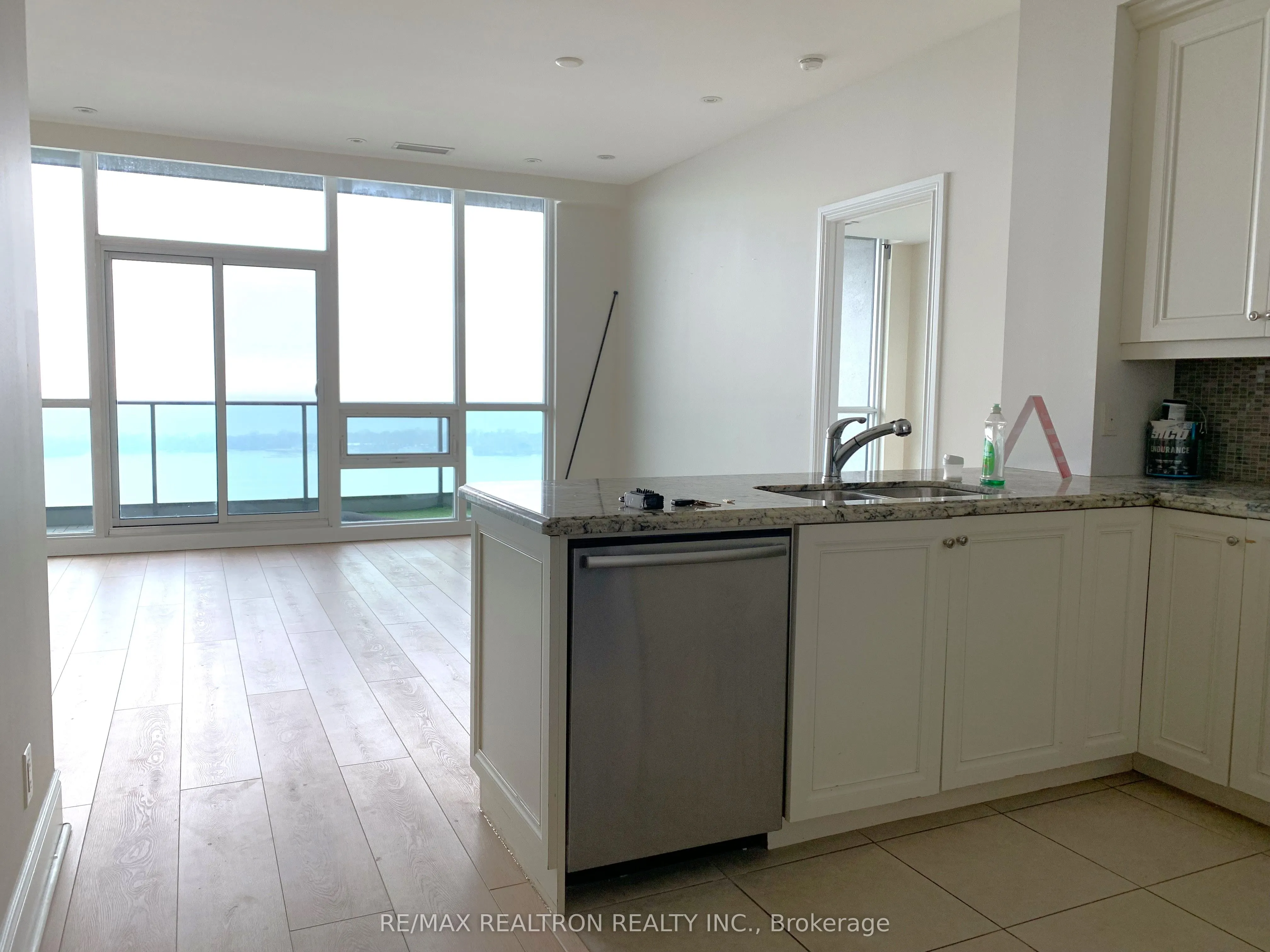 33 Bay Street, #5006