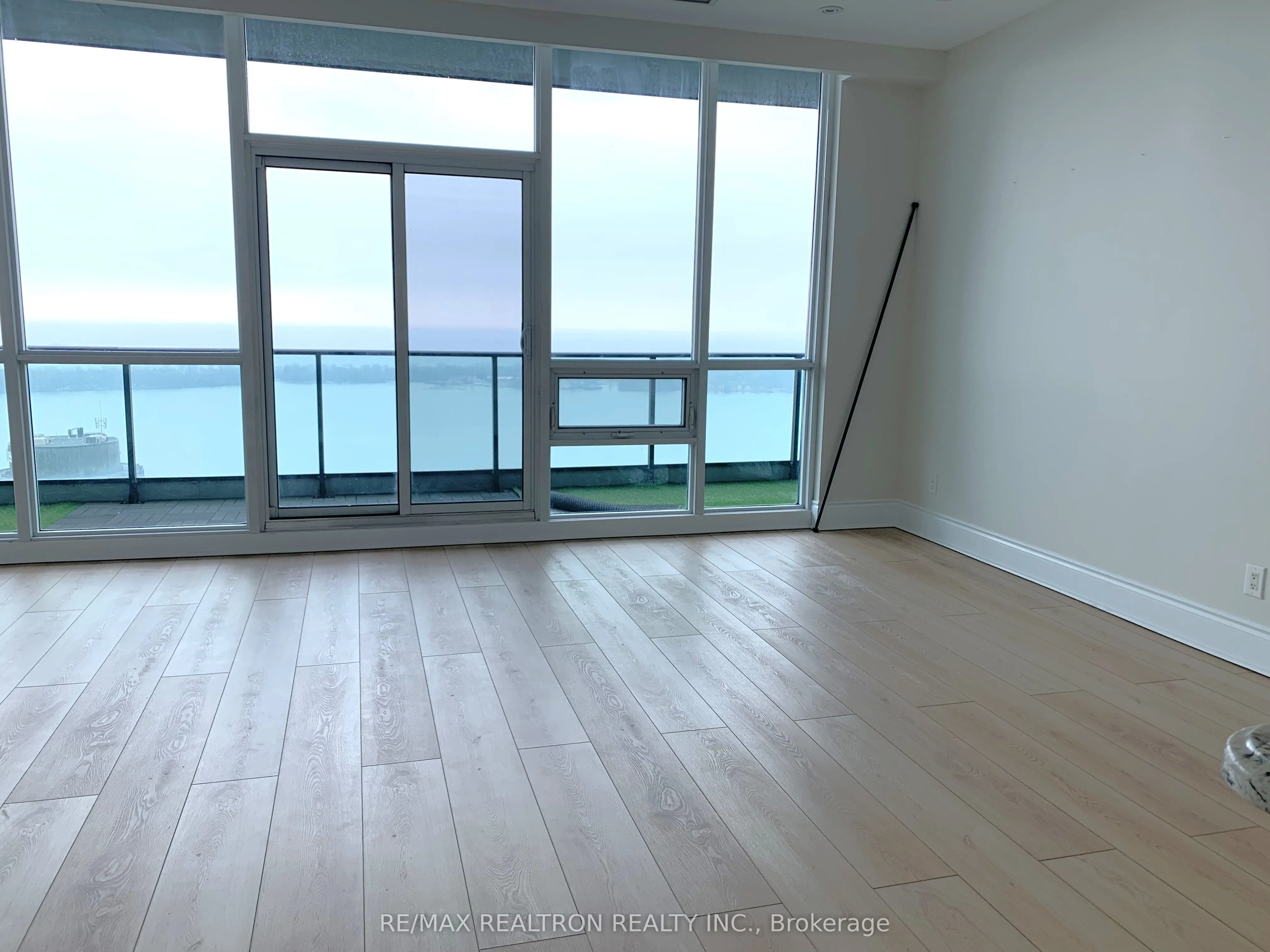 33 Bay Street, #5006