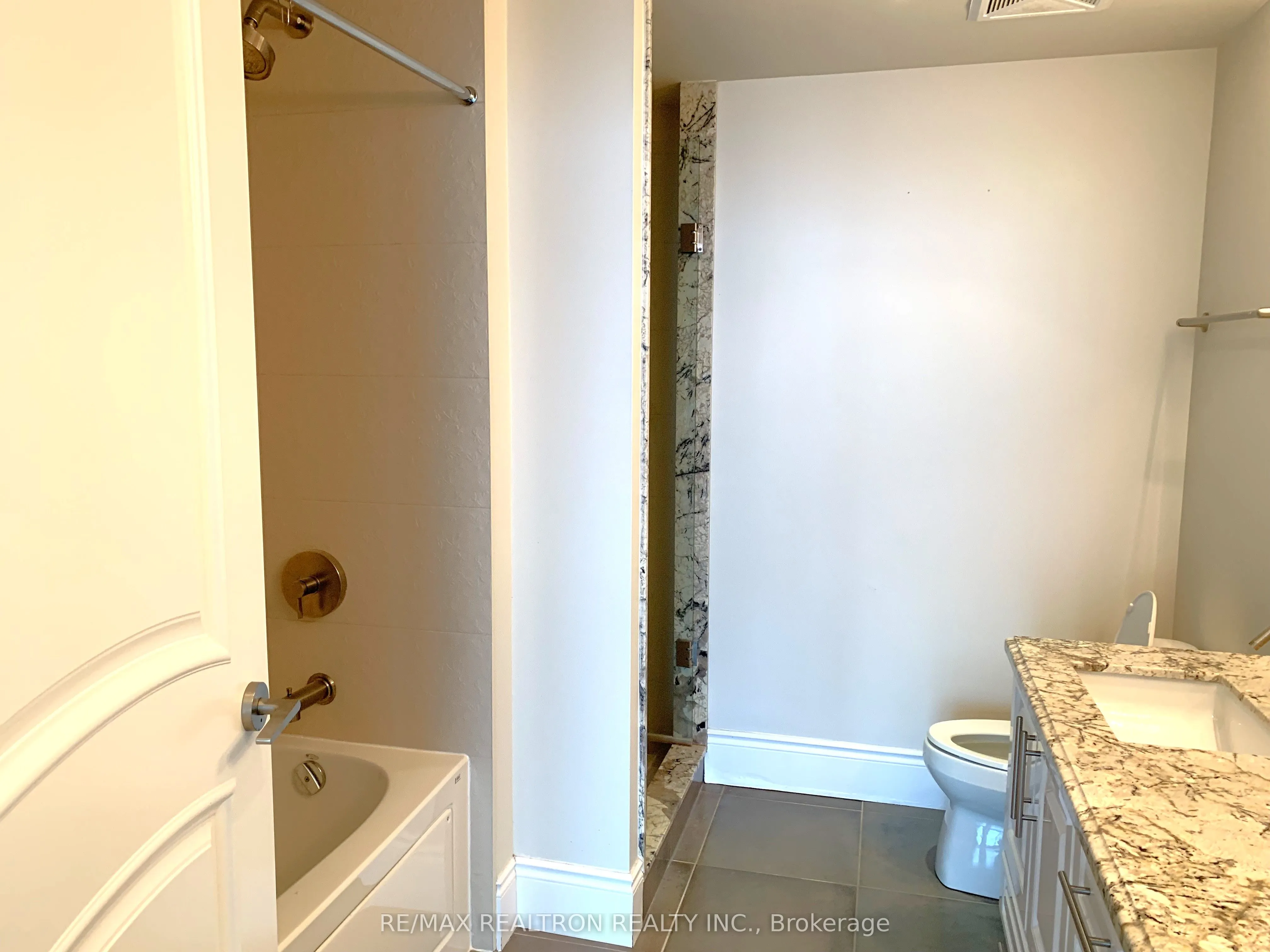 33 Bay Street, #5006