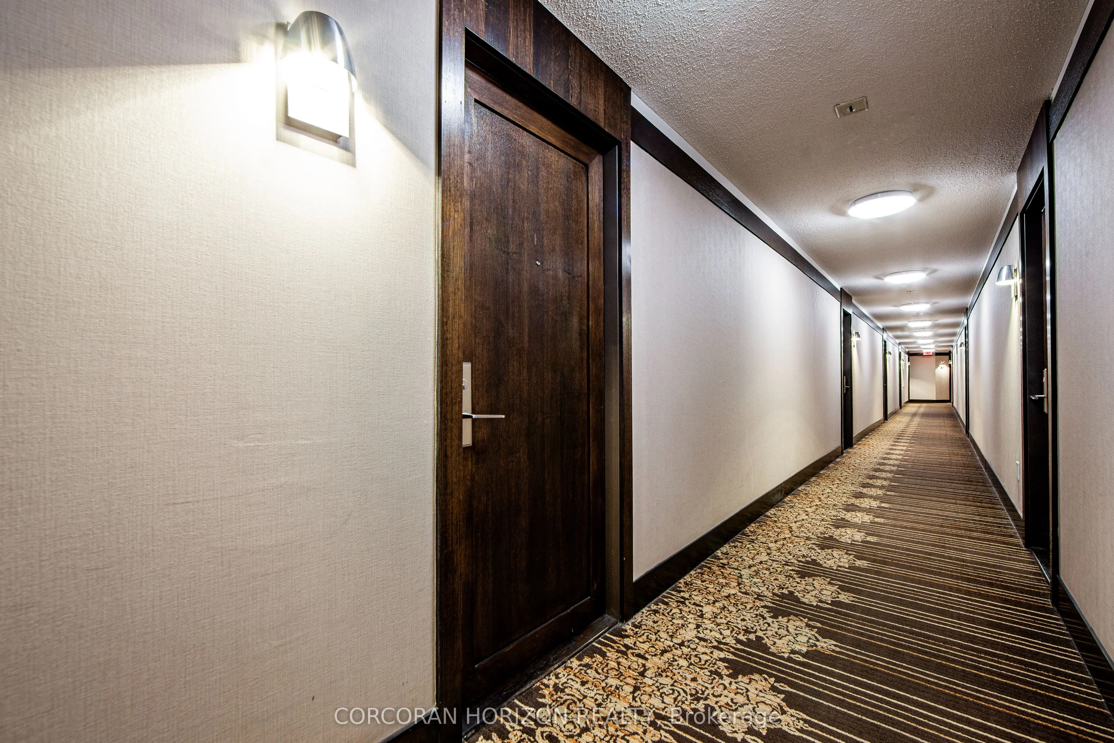 20 Blue Jays Way, #1709