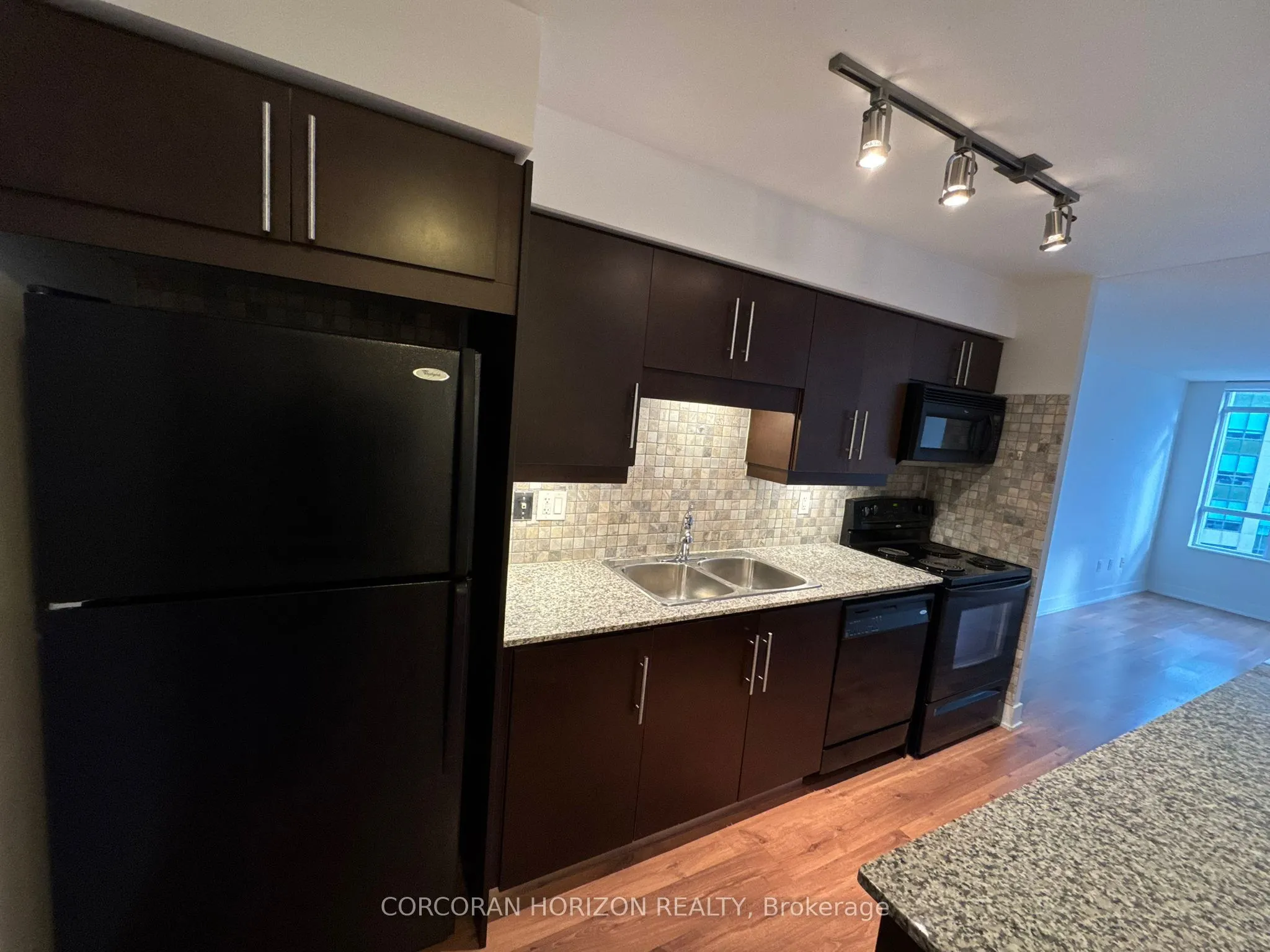 20 Blue Jays Way, #1709