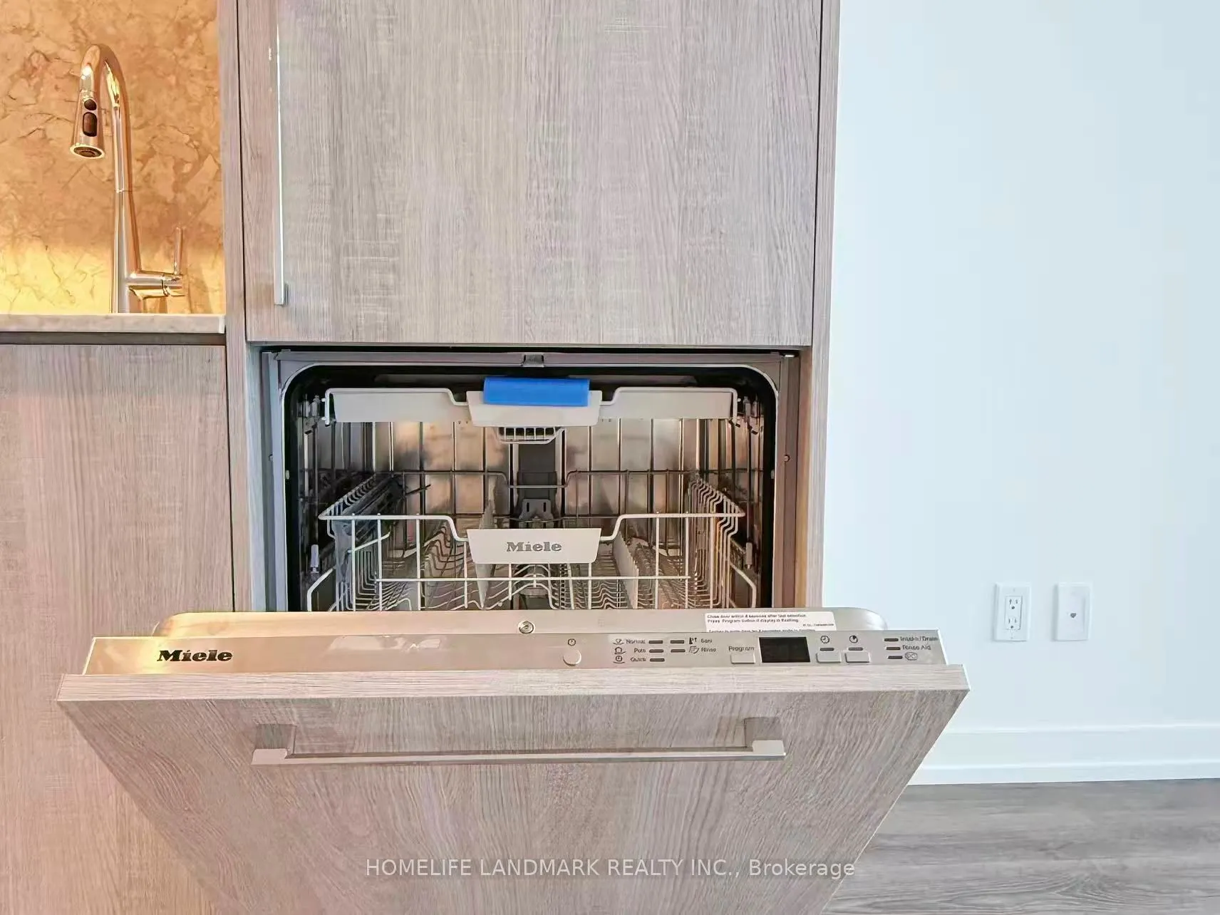 771 Yonge Street, #2201