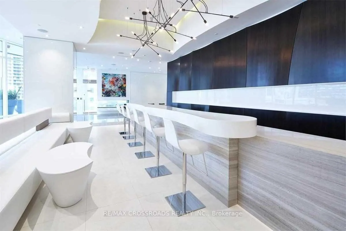 1 Bloor Street E, #5010