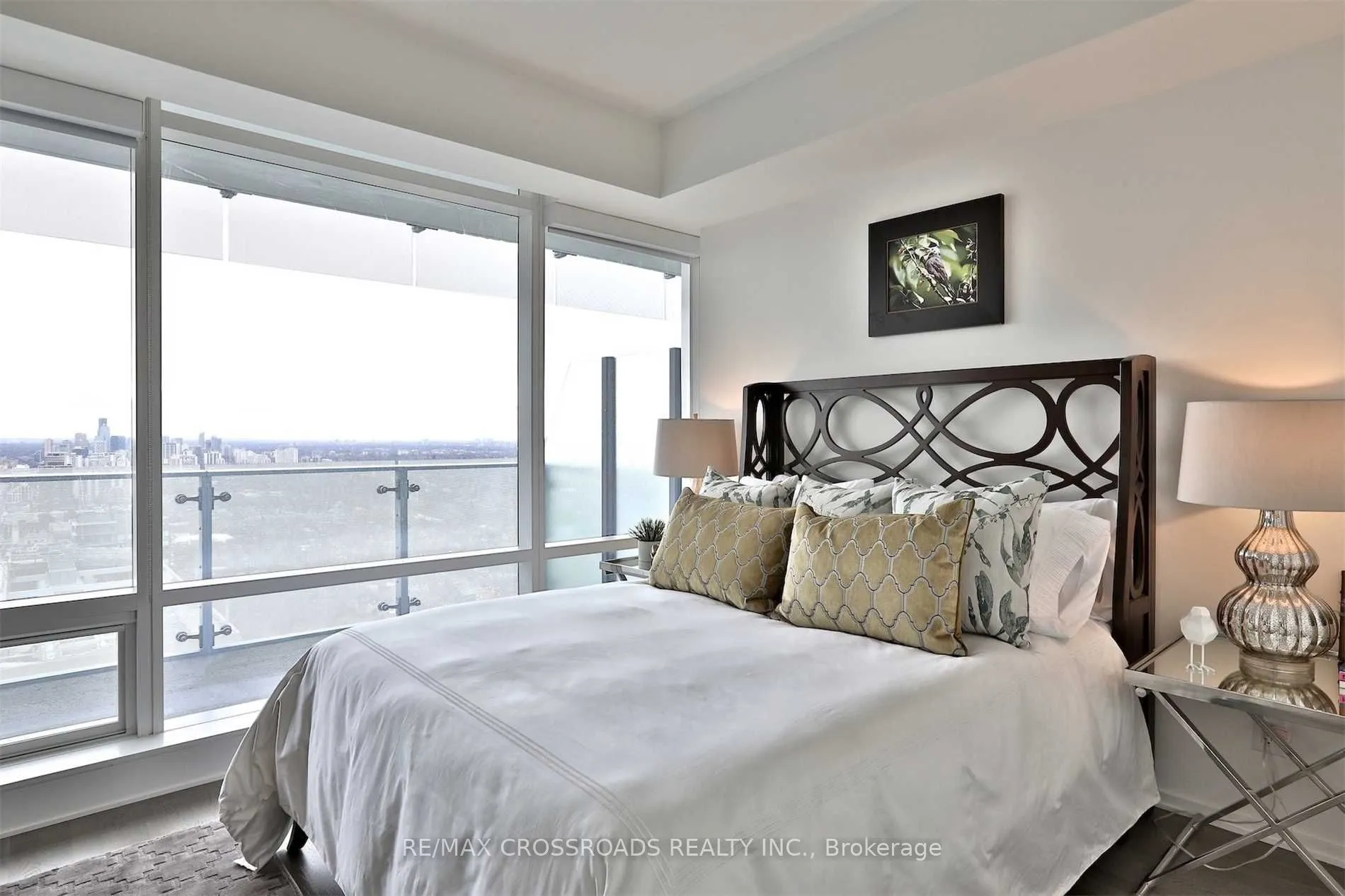 1 Bloor Street E, #5010