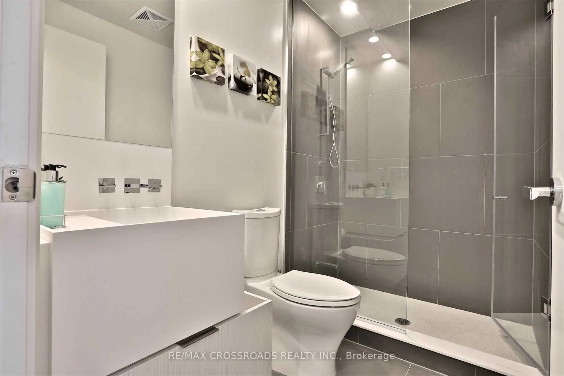 1 Bloor Street E, #5010