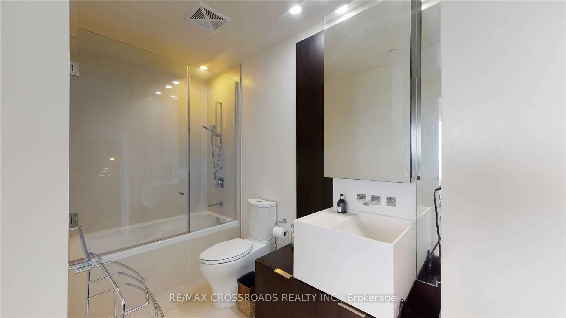 1 Bloor Street E, #5010