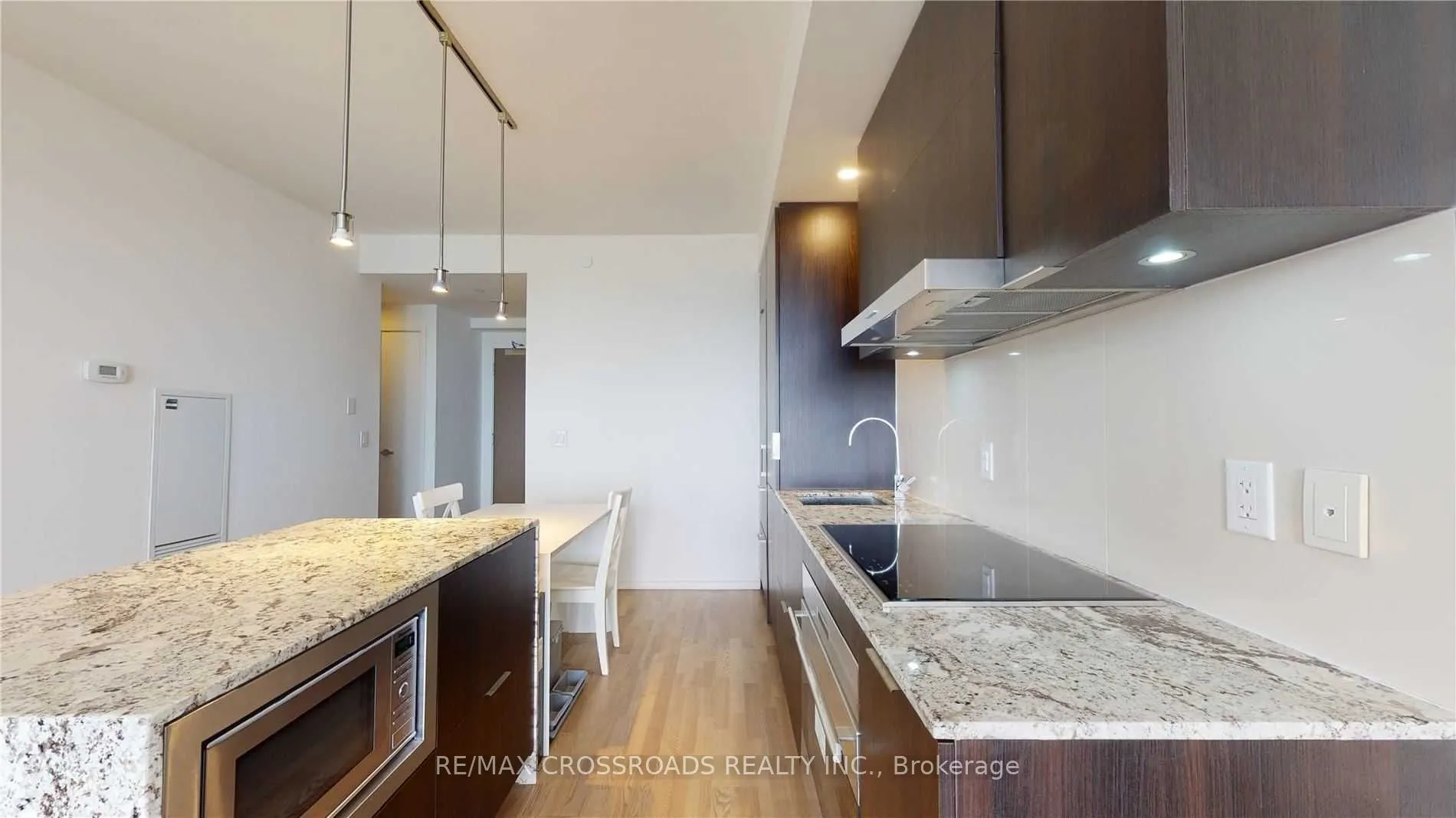 1 Bloor Street E, #5010