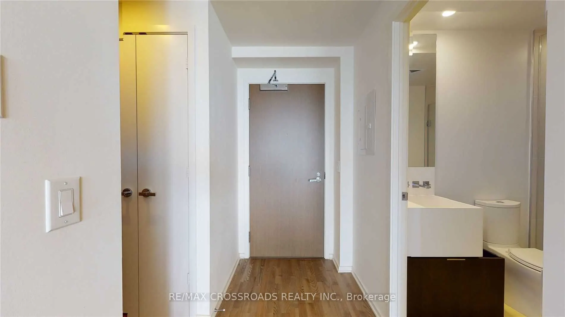 1 Bloor Street E, #5010