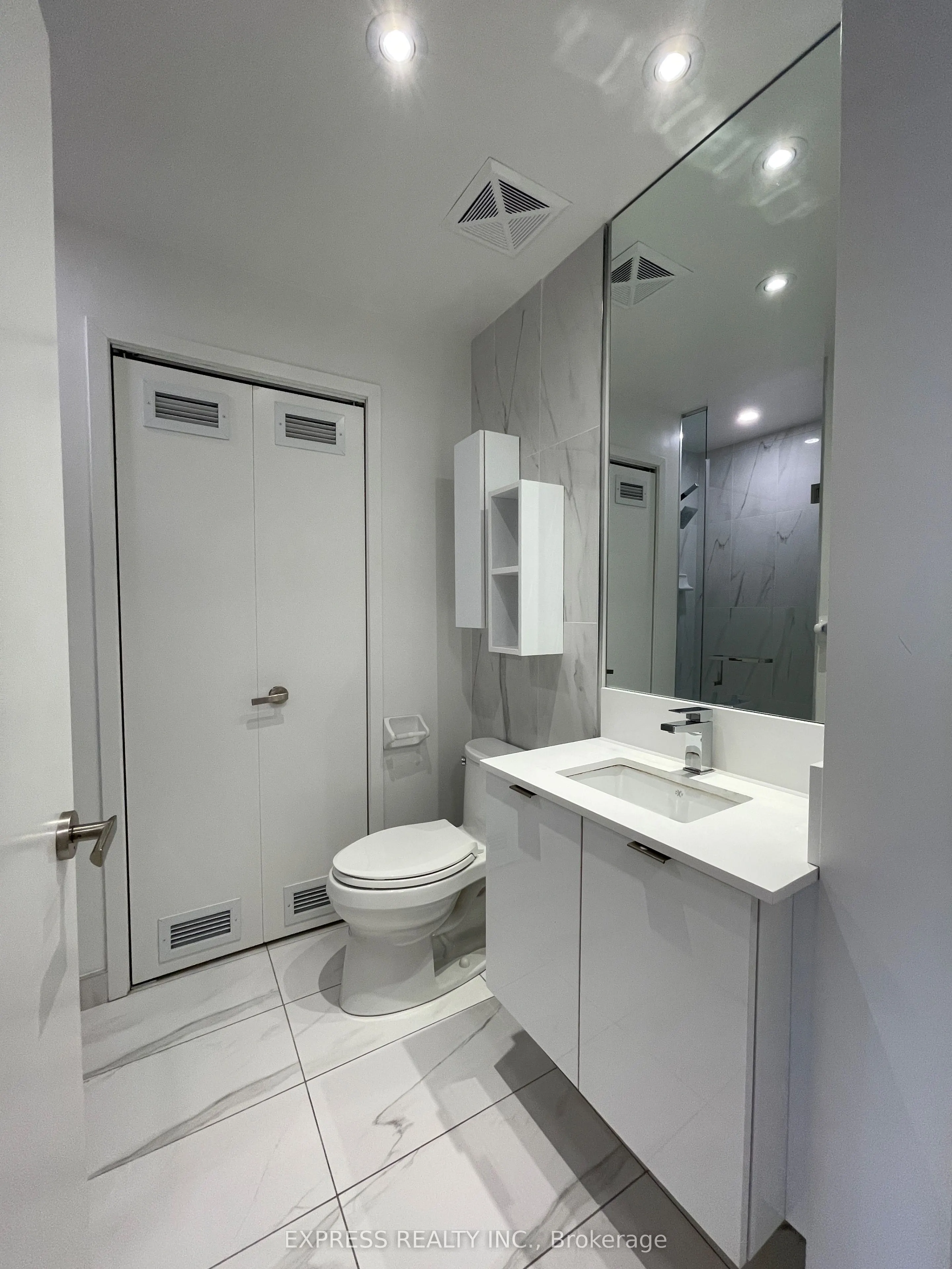 195 Redpath Avenue, #1813