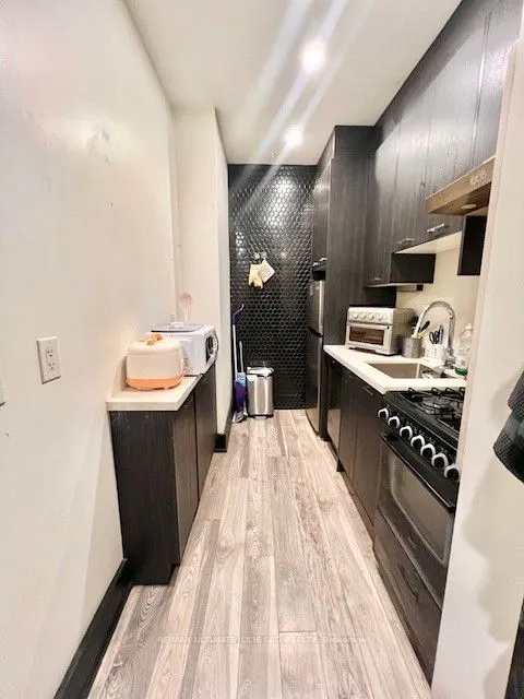 432 St Clarens Avenue, #203