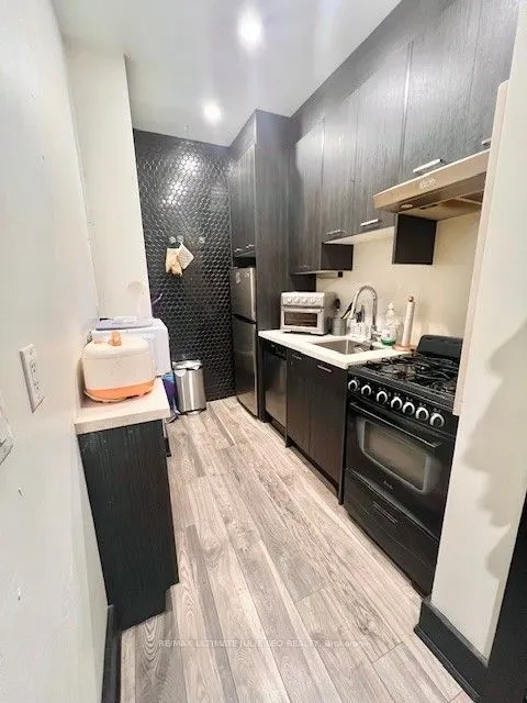 432 St Clarens Avenue, #203