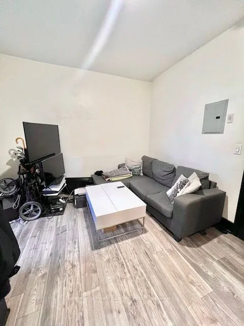 432 St Clarens Avenue, #203