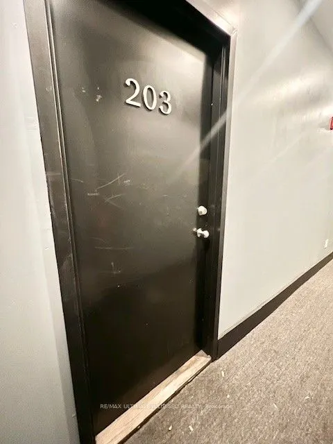 432 St Clarens Avenue, #203