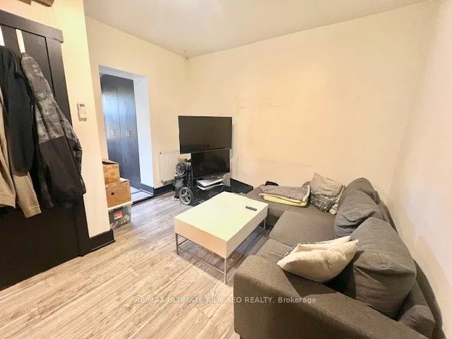 432 St Clarens Avenue, #203