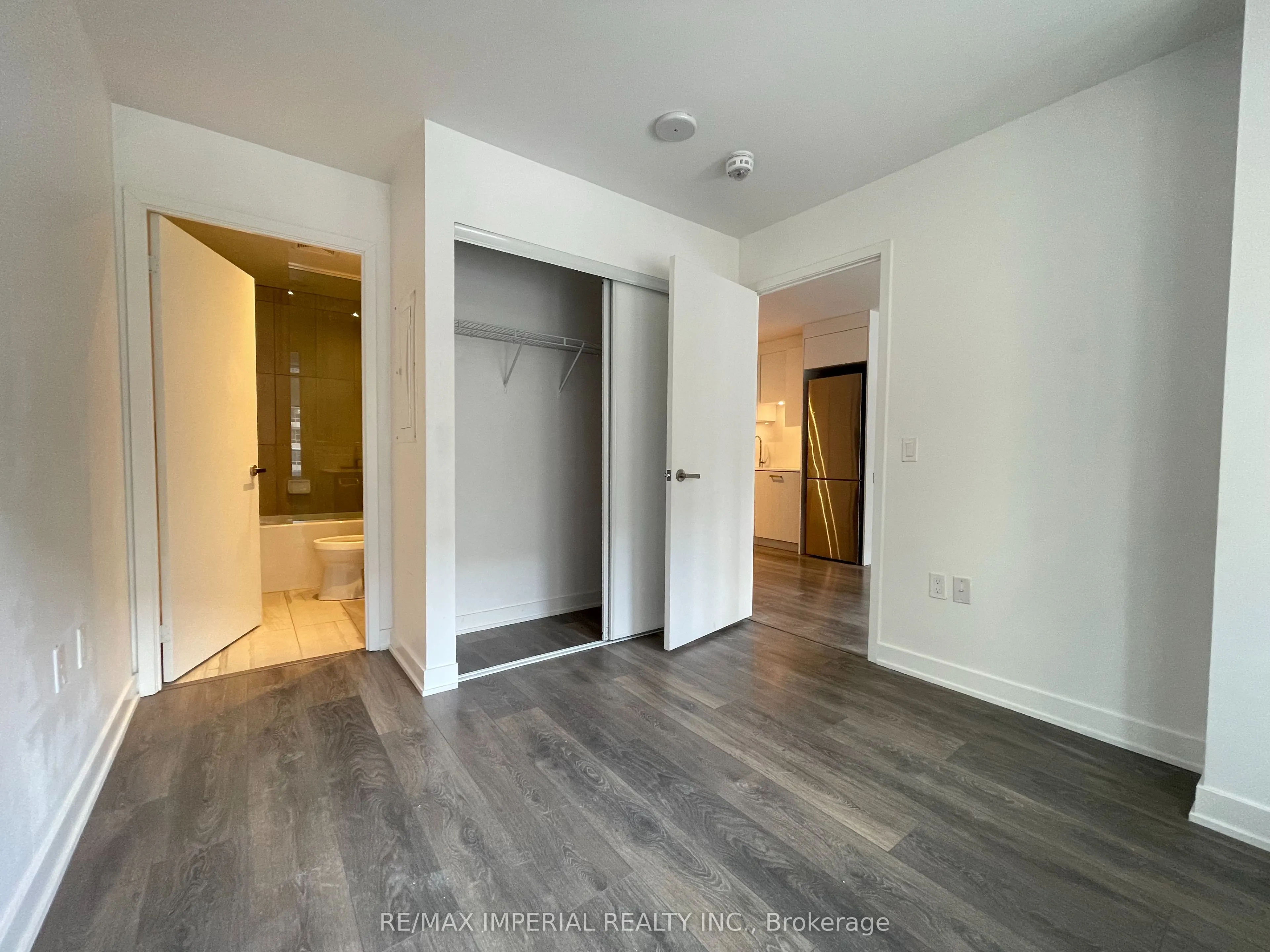 195 Redpath Avenue, #405