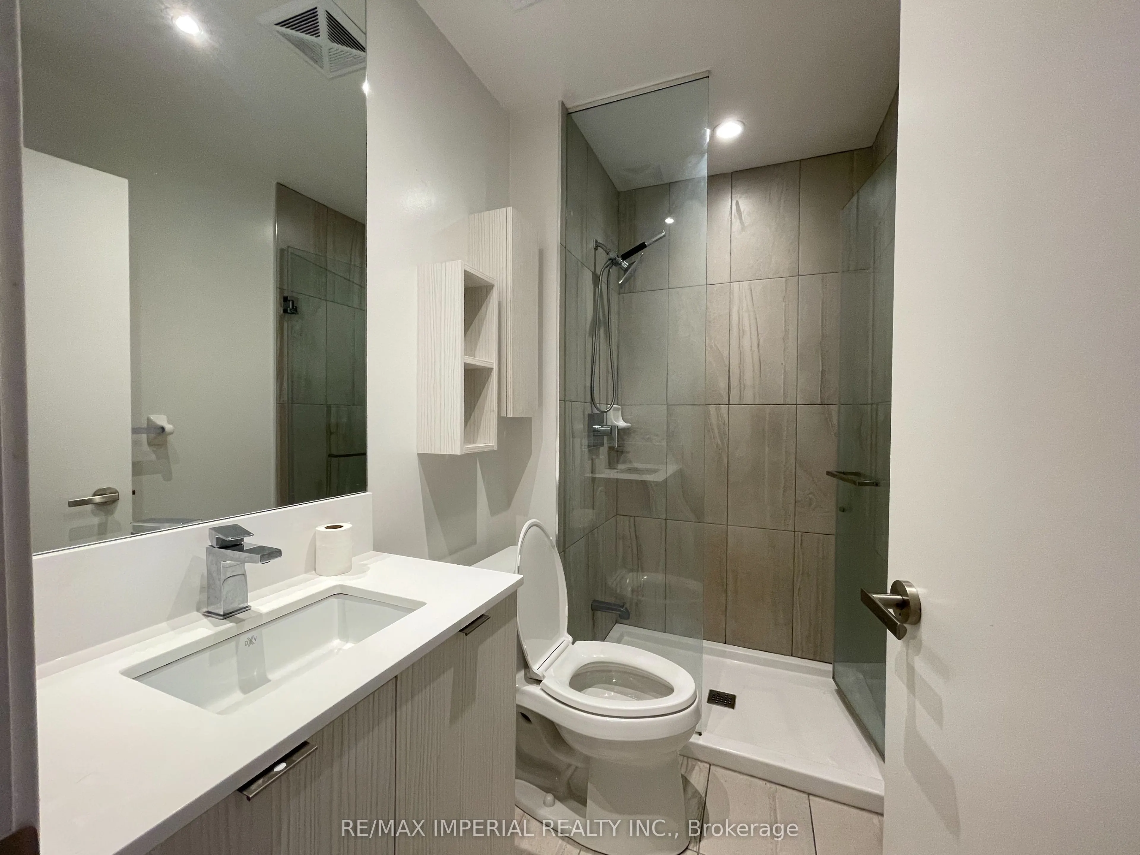 195 Redpath Avenue, #405