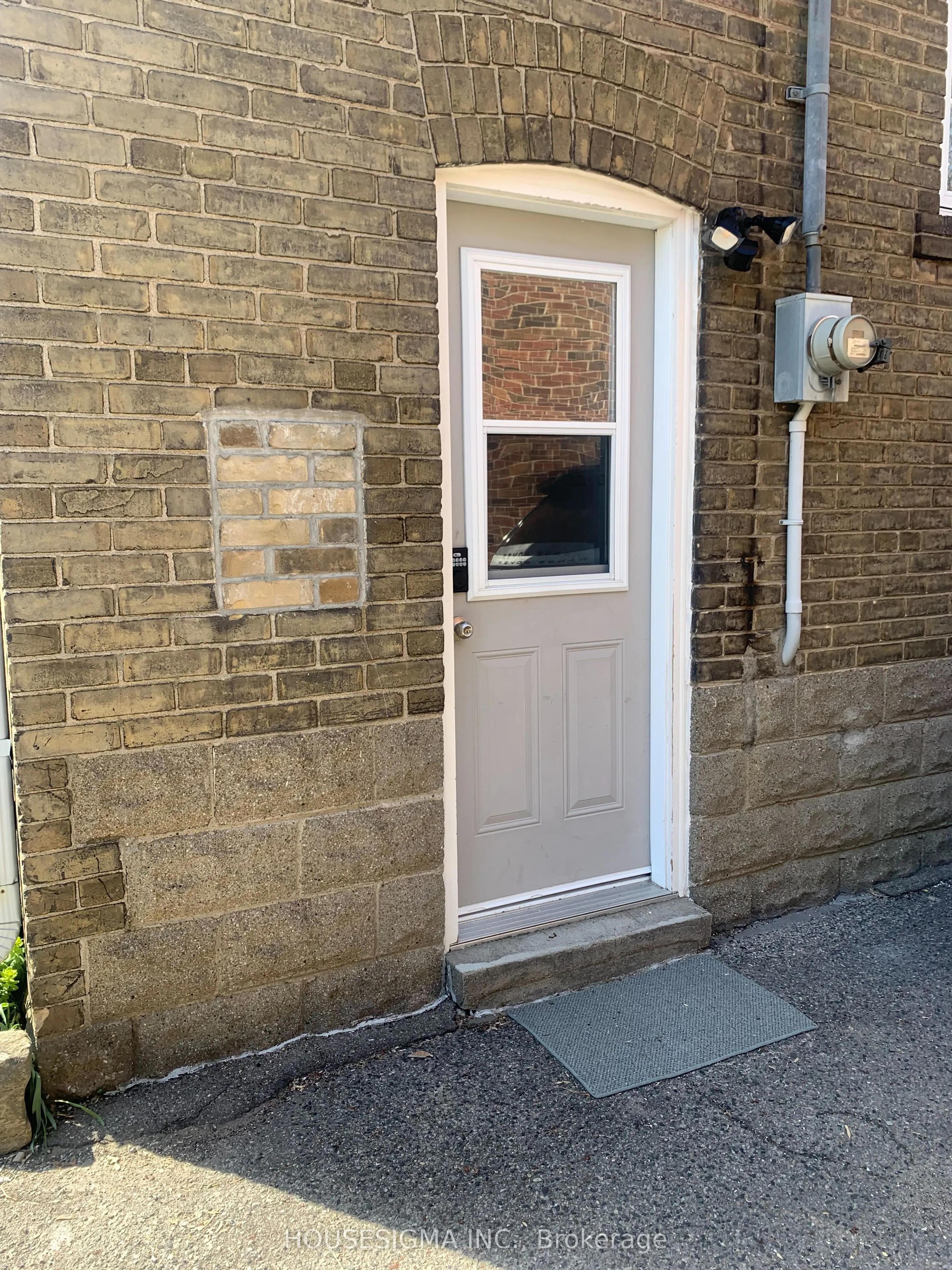 324 Lawrence Avenue W