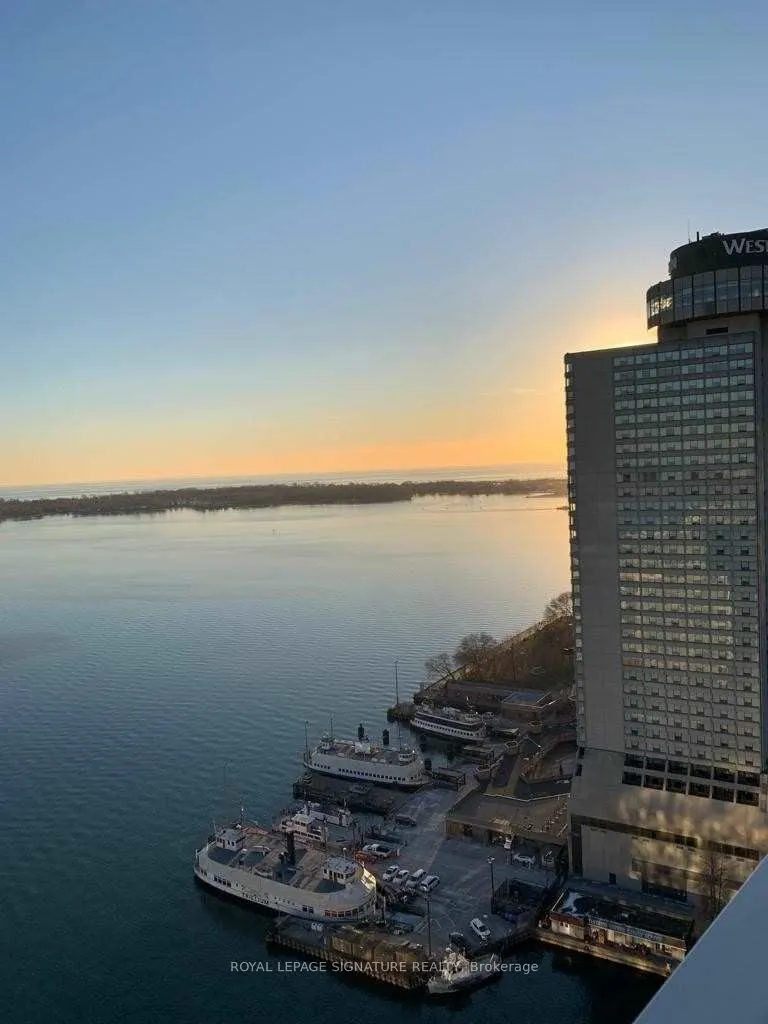 15 Queens Quay E, #2603