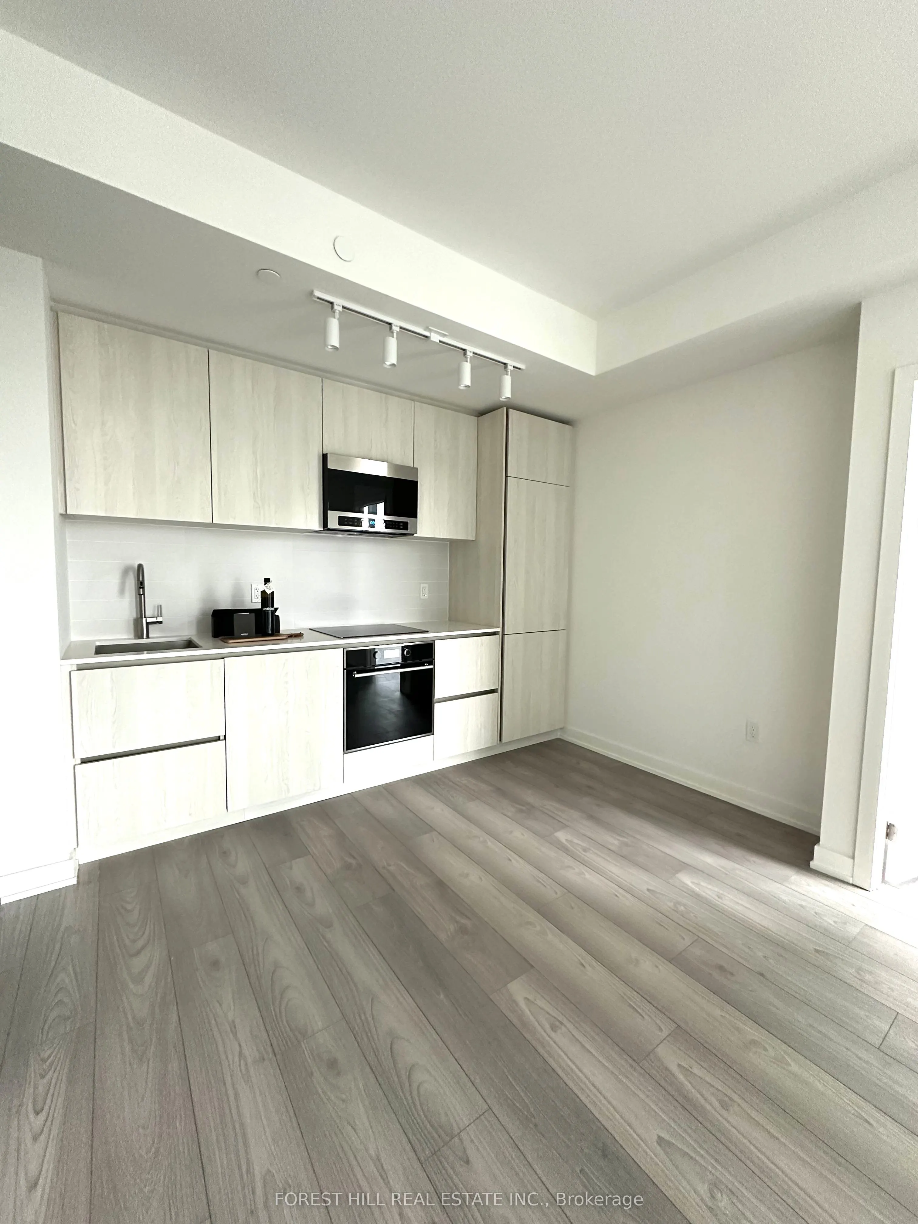 110 Broadway Avenue, #1205S