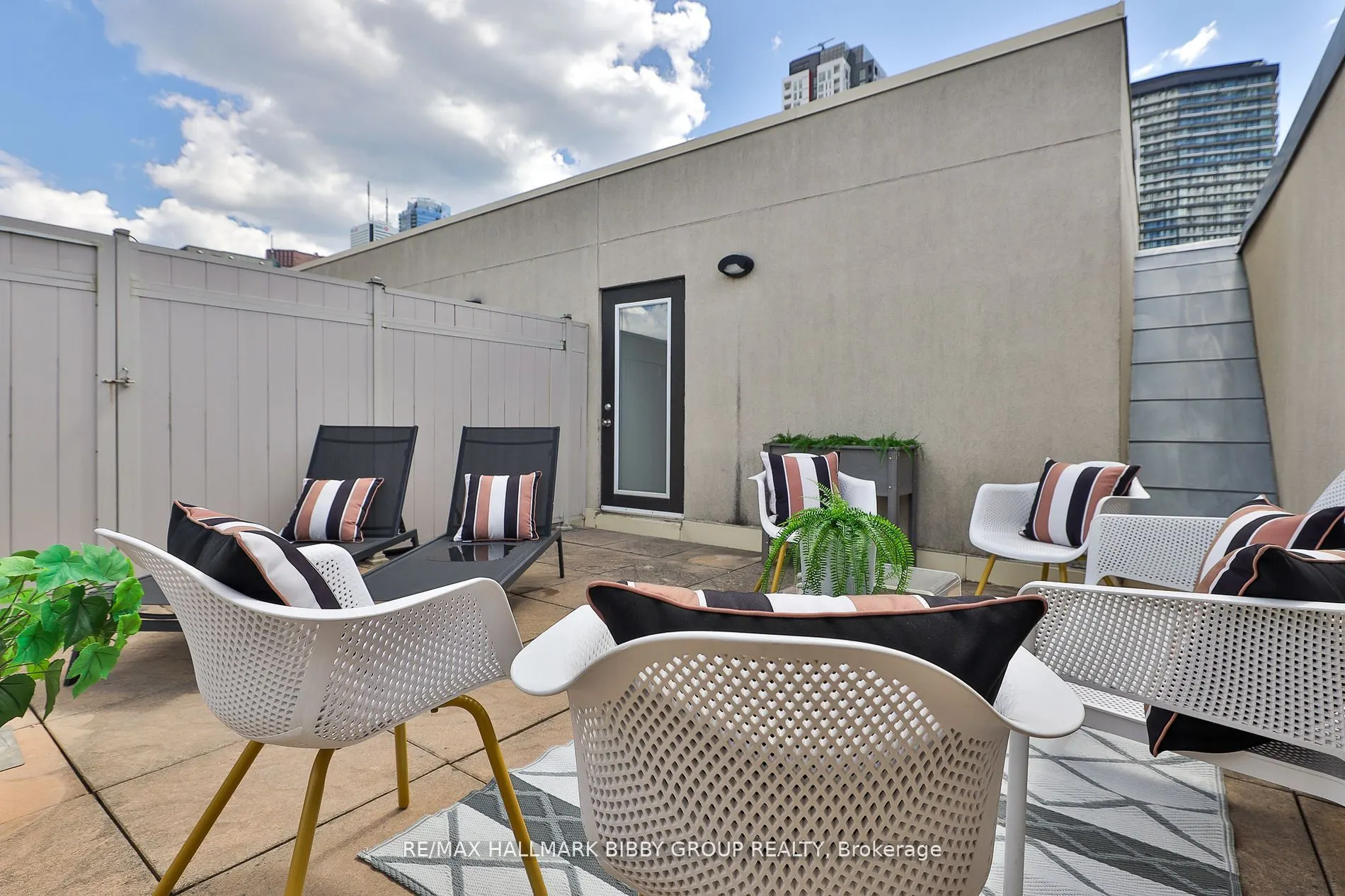 25 Soho Street, #P302