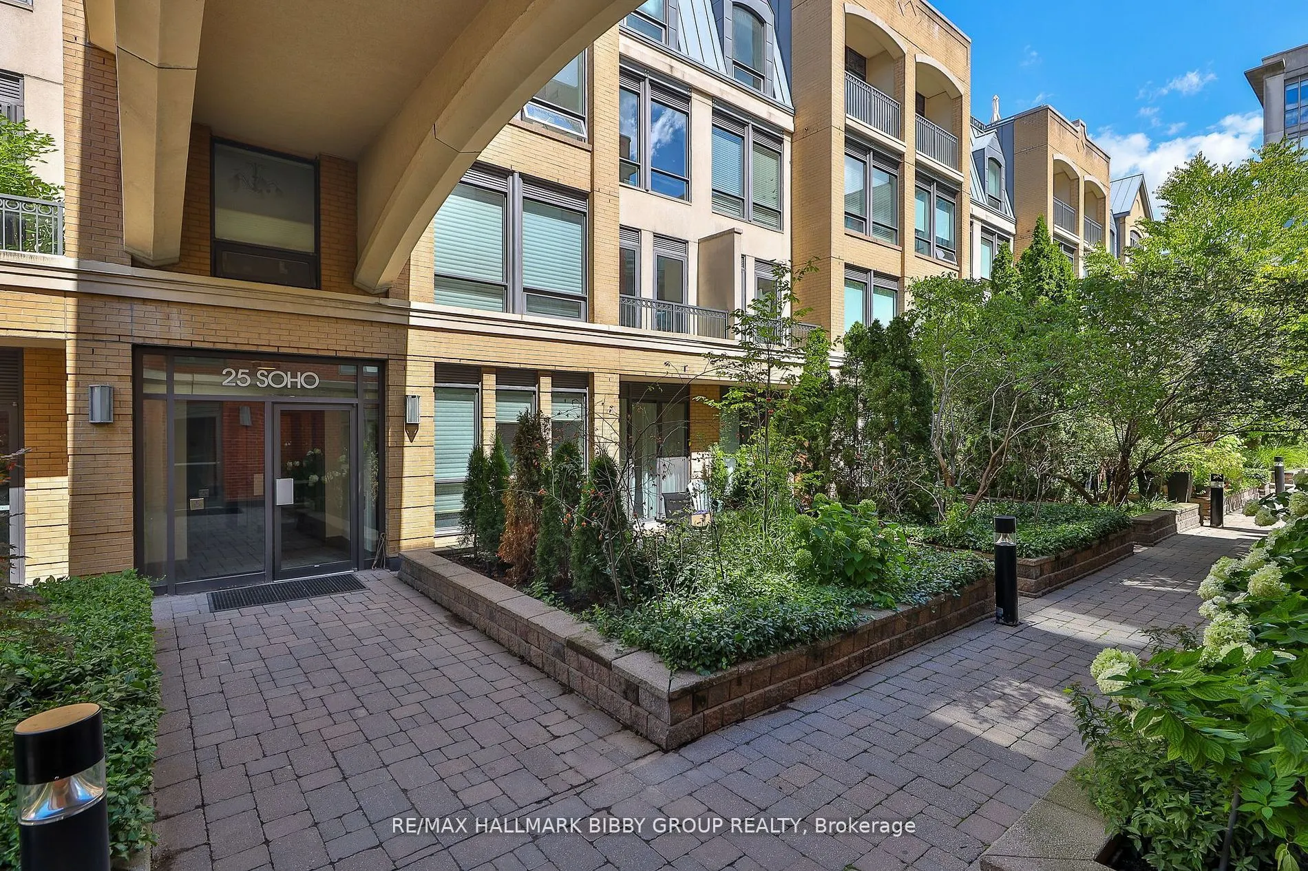 25 Soho Street, #P302