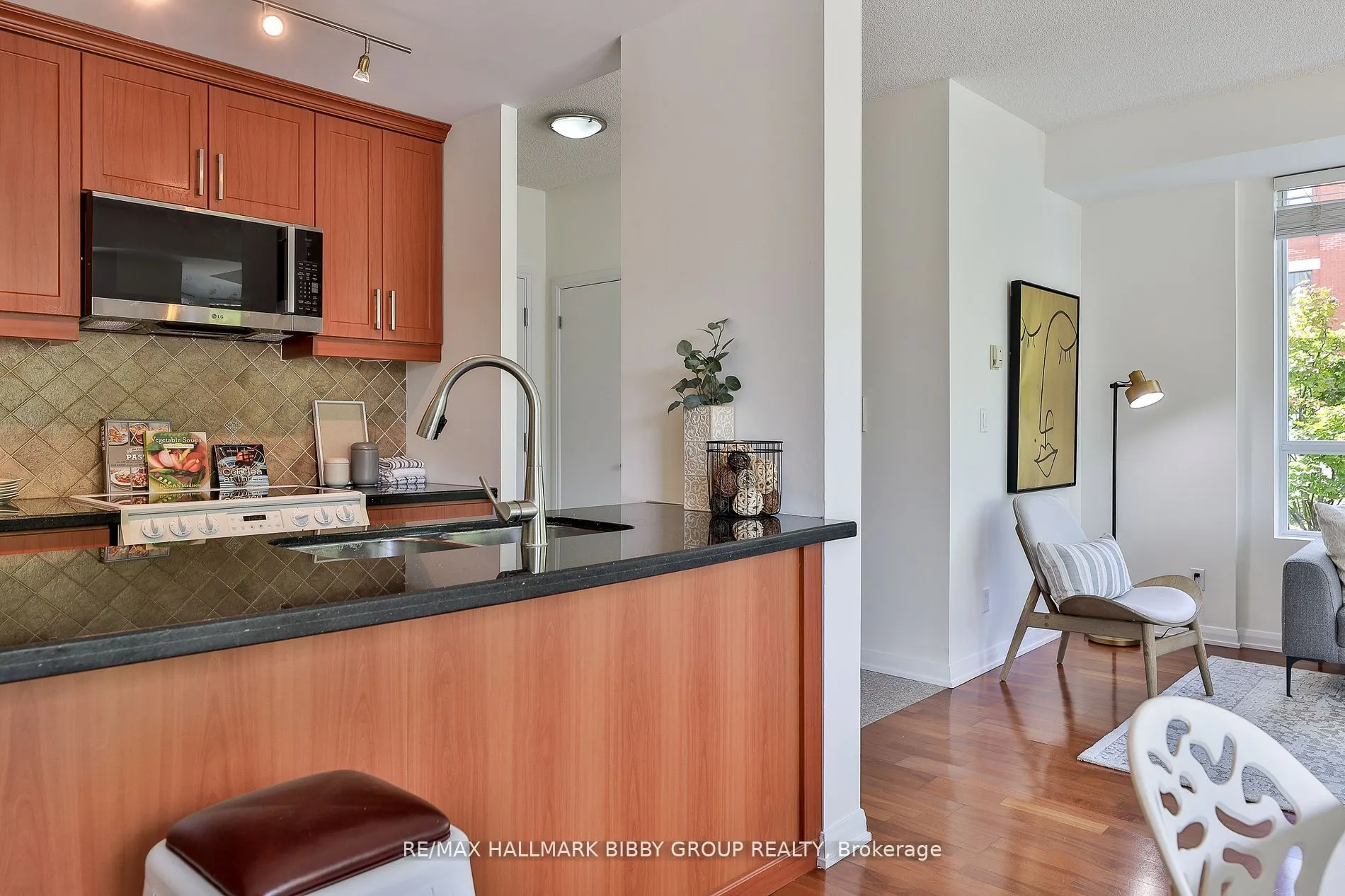 25 Soho Street, #P302