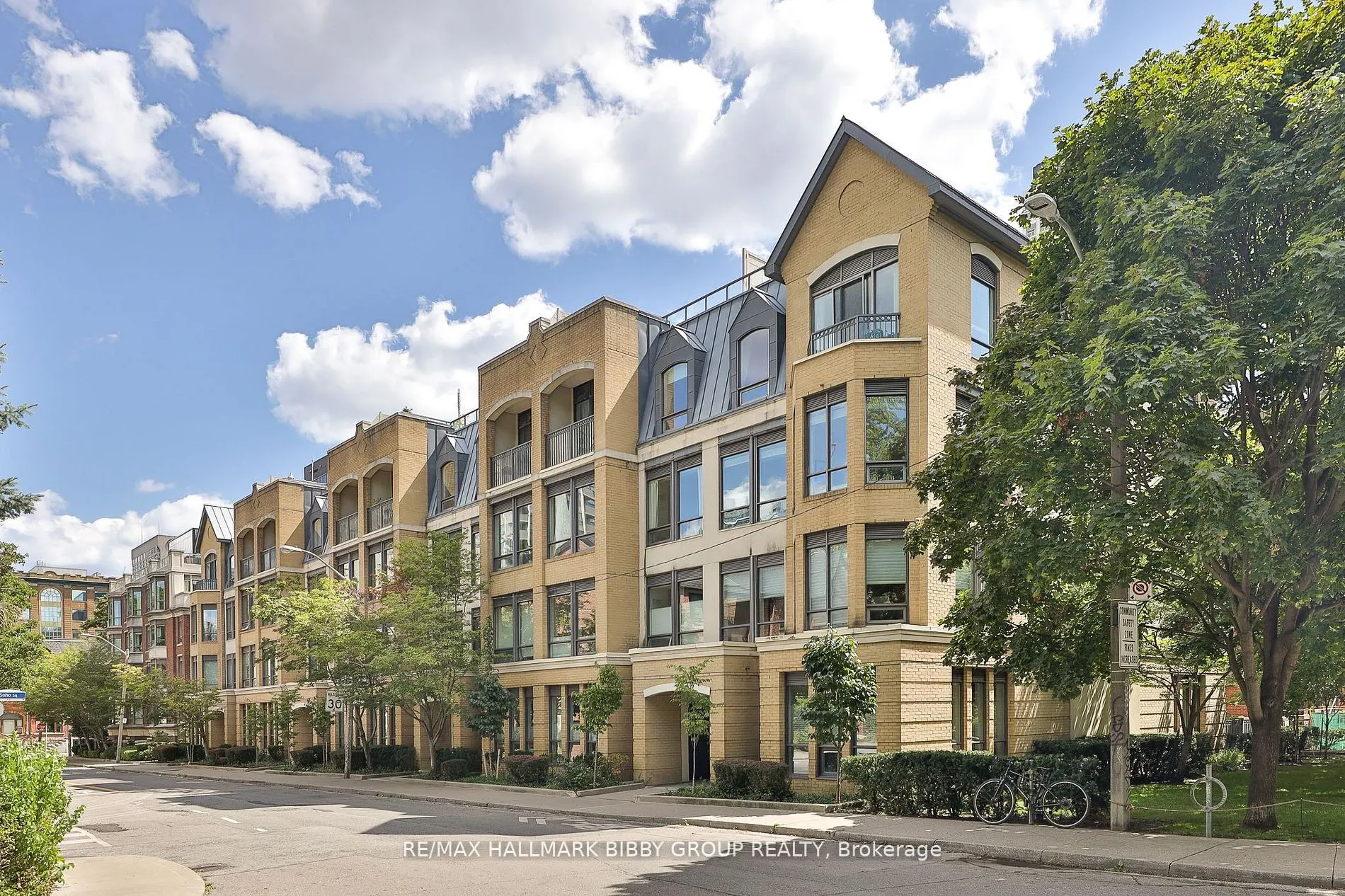 25 Soho Street, #P302