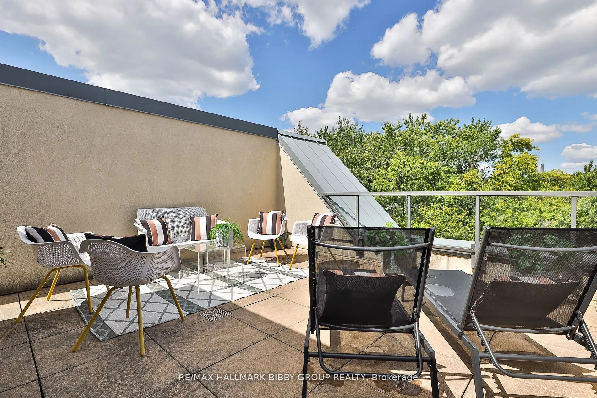 25 Soho Street, #P302