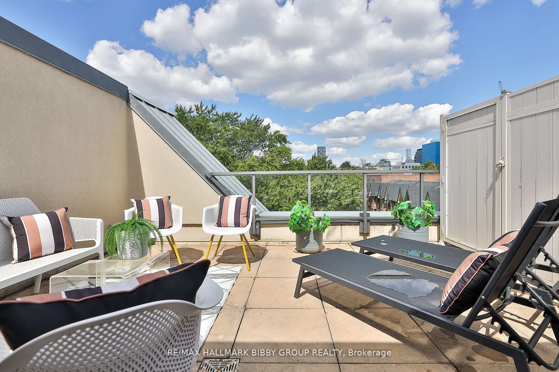 25 Soho Street, #P302