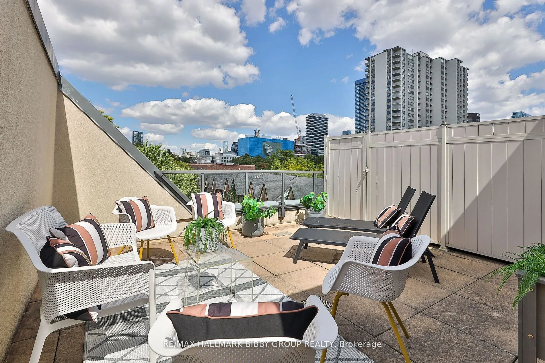 25 Soho Street, #P302