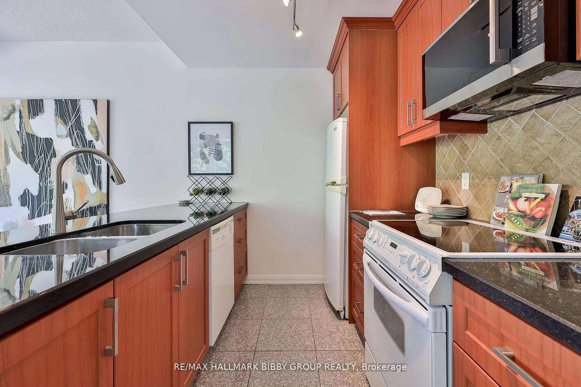 25 Soho Street, #P302