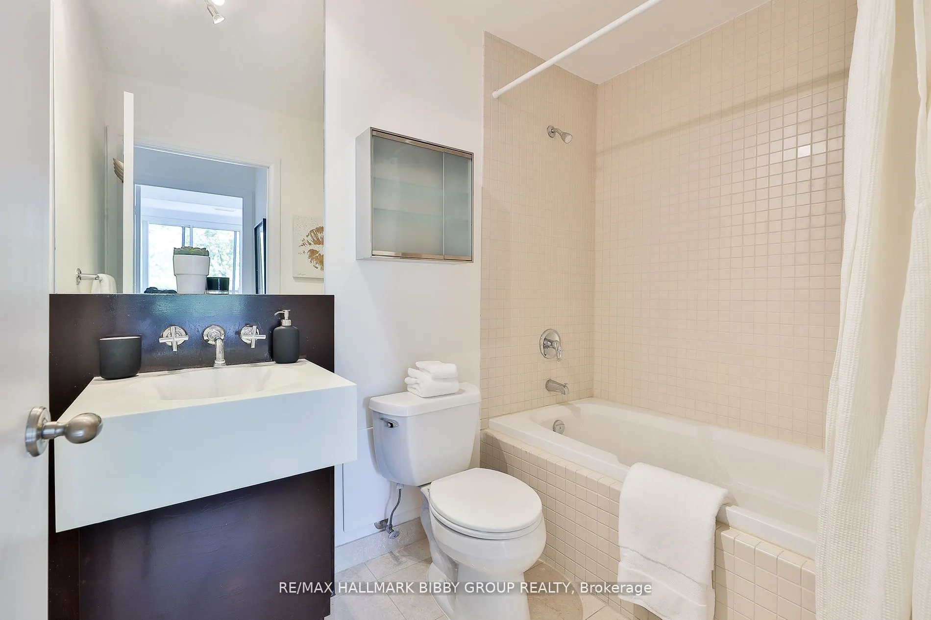 25 Soho Street, #P302