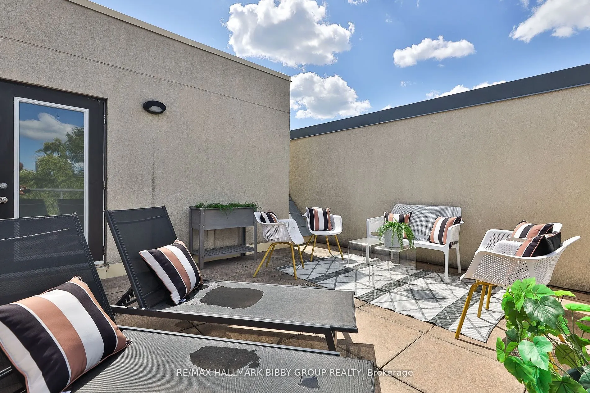 25 Soho Street, #P302