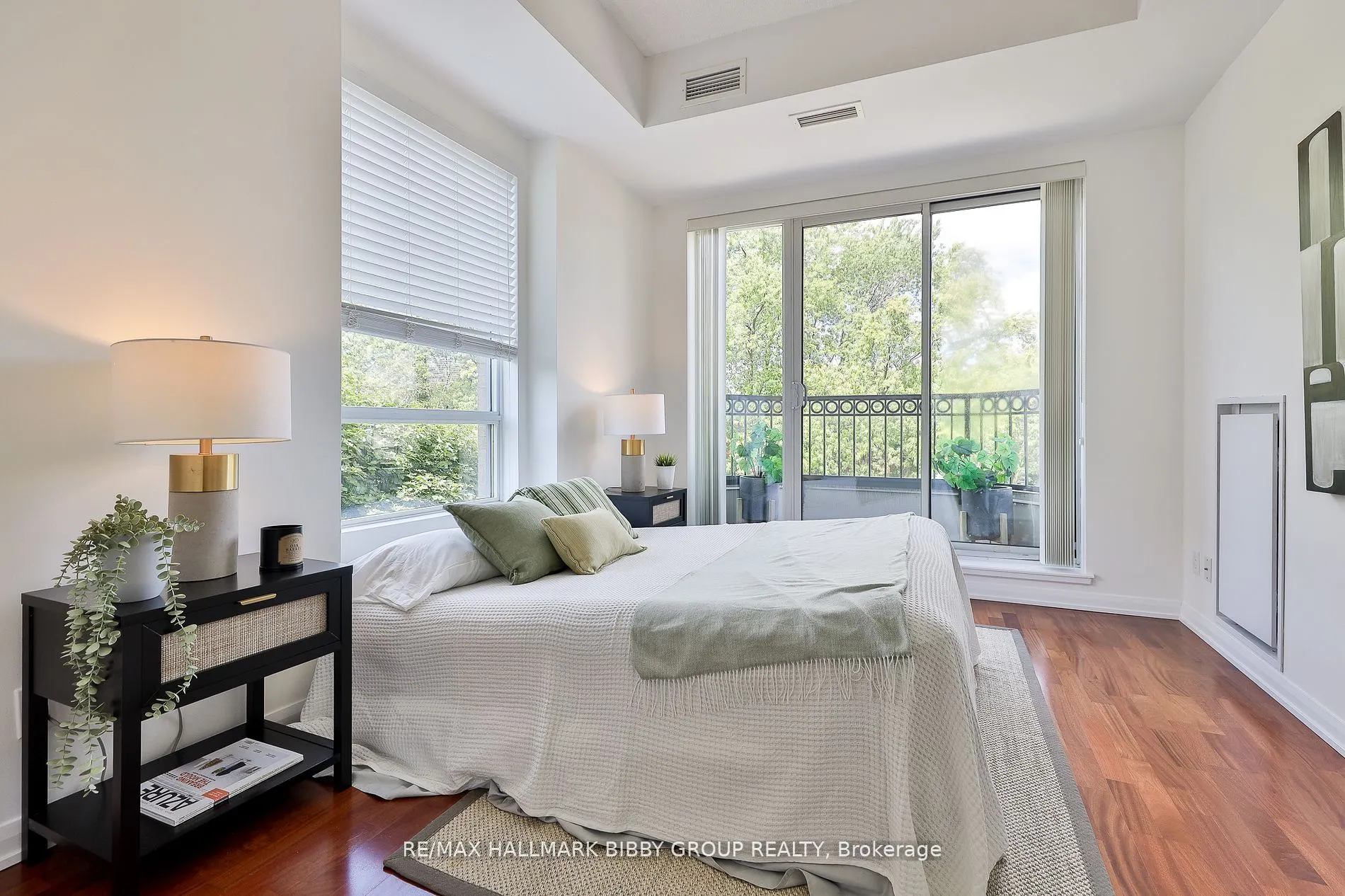 25 Soho Street, #P302