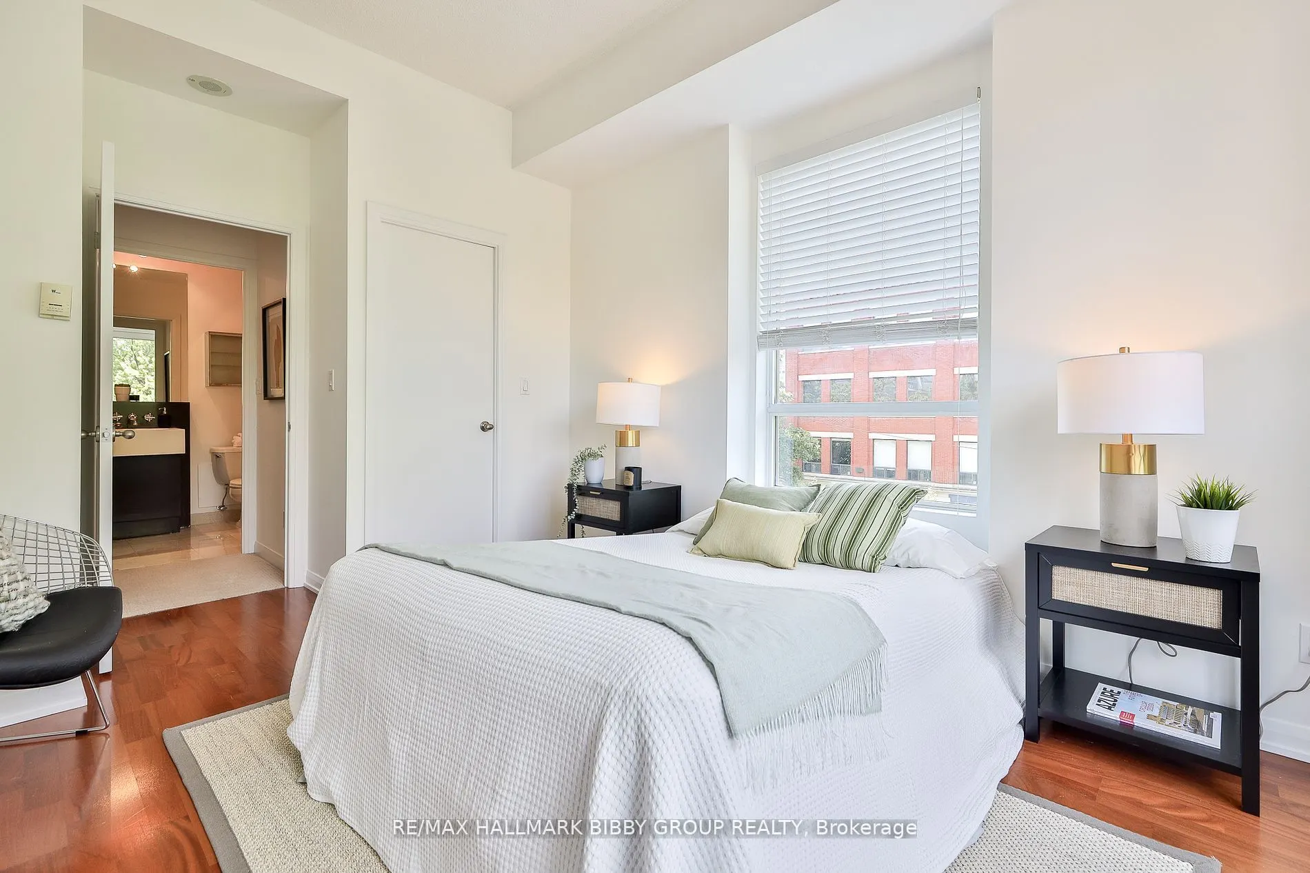 25 Soho Street, #P302