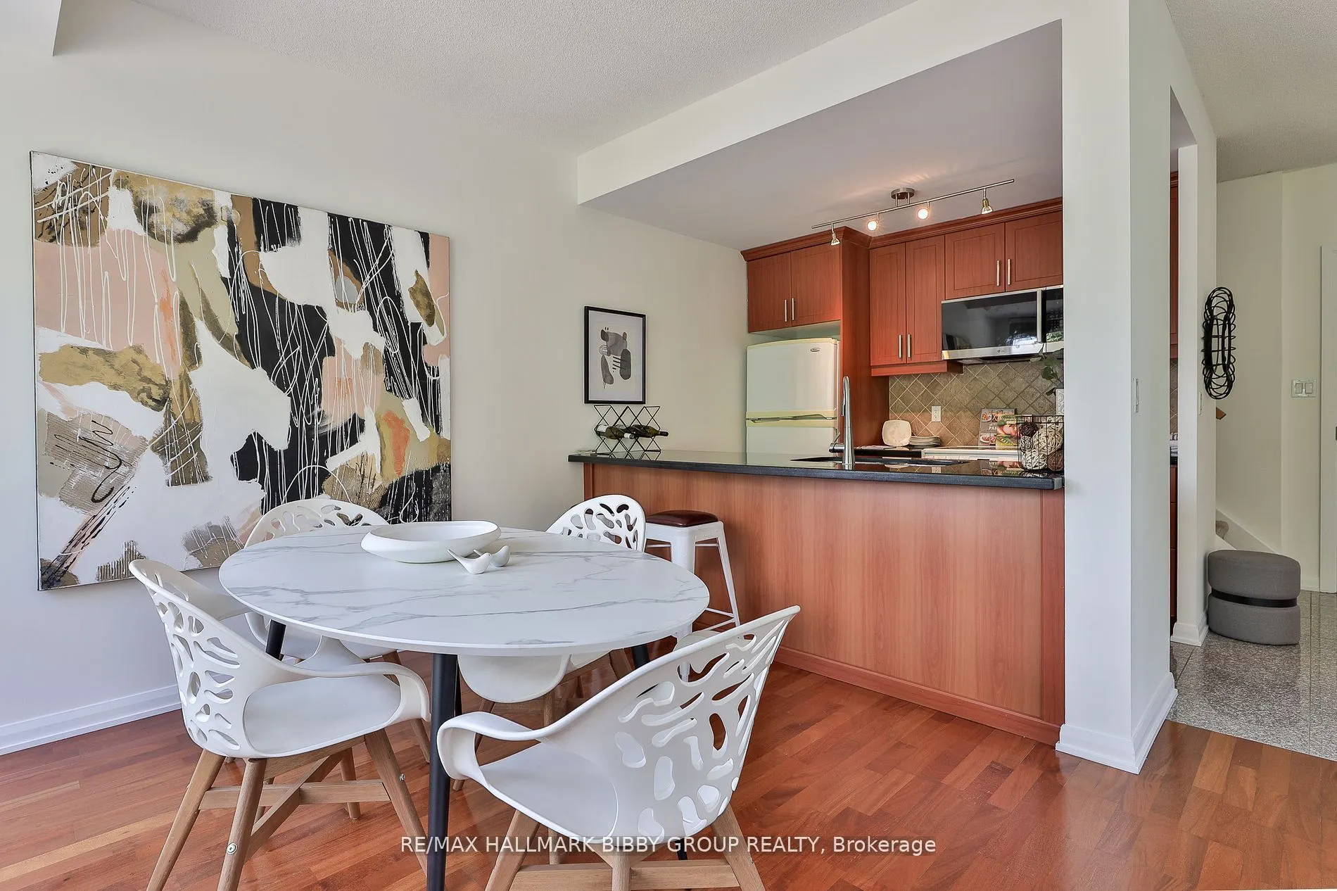 25 Soho Street, #P302