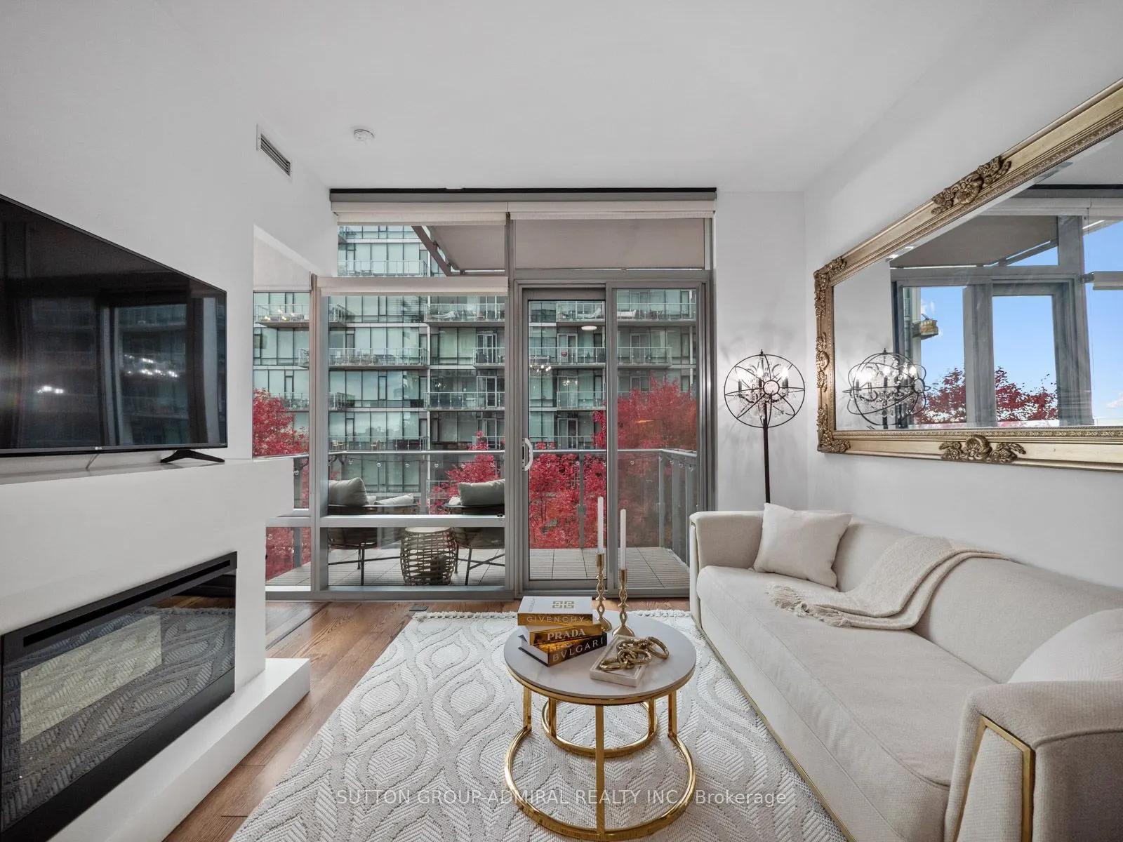 39 Queens Quay E, #525