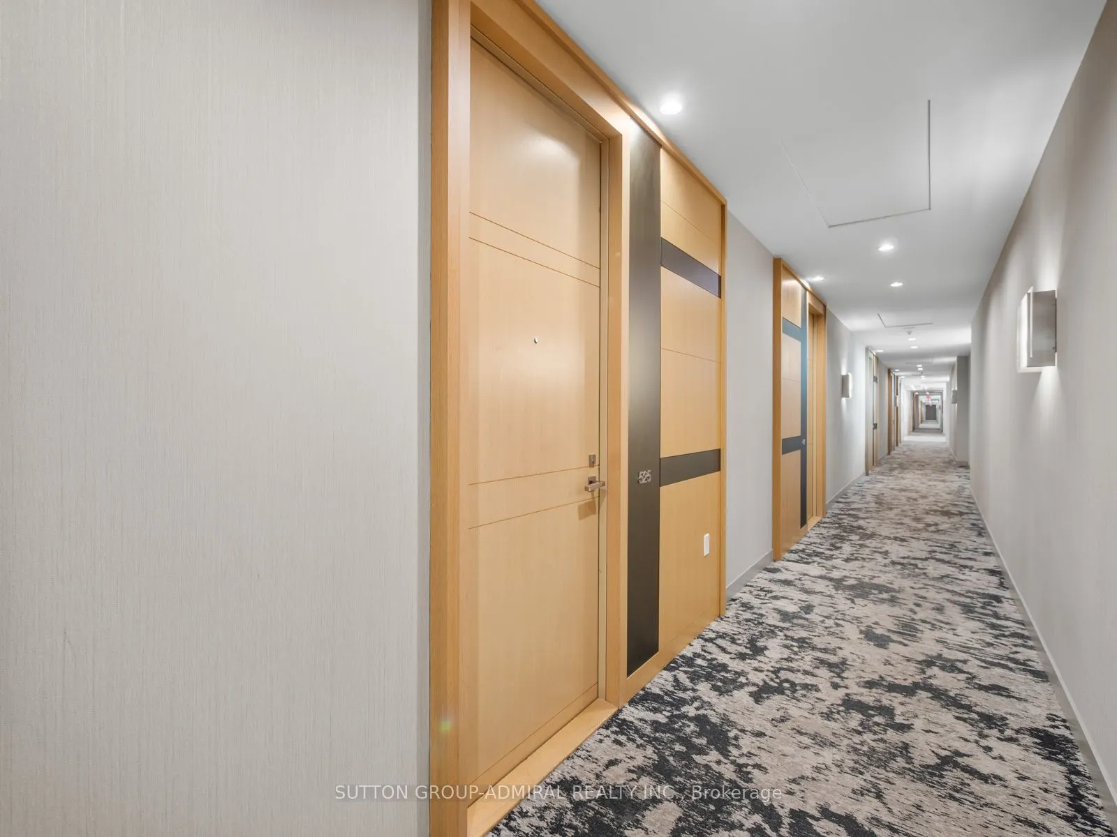 39 Queens Quay E, #525